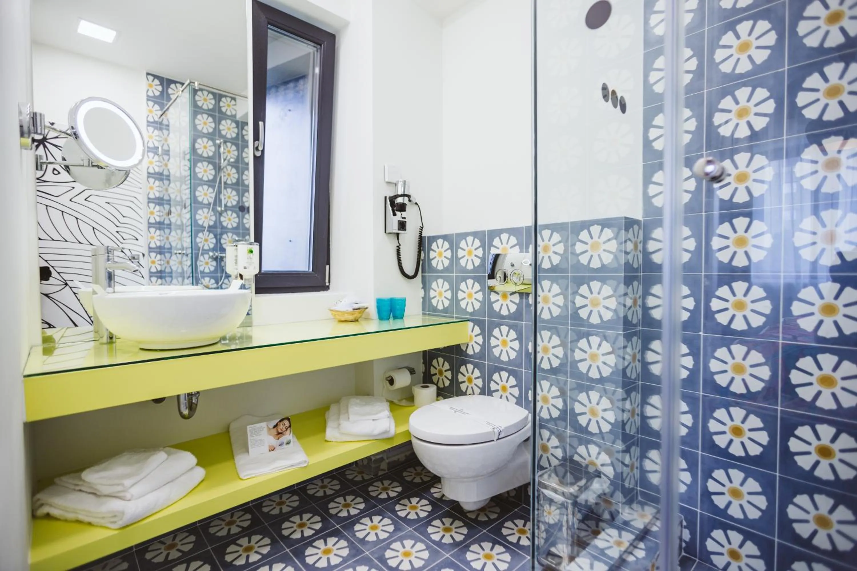 Bathroom in Lol et Lola Hotel