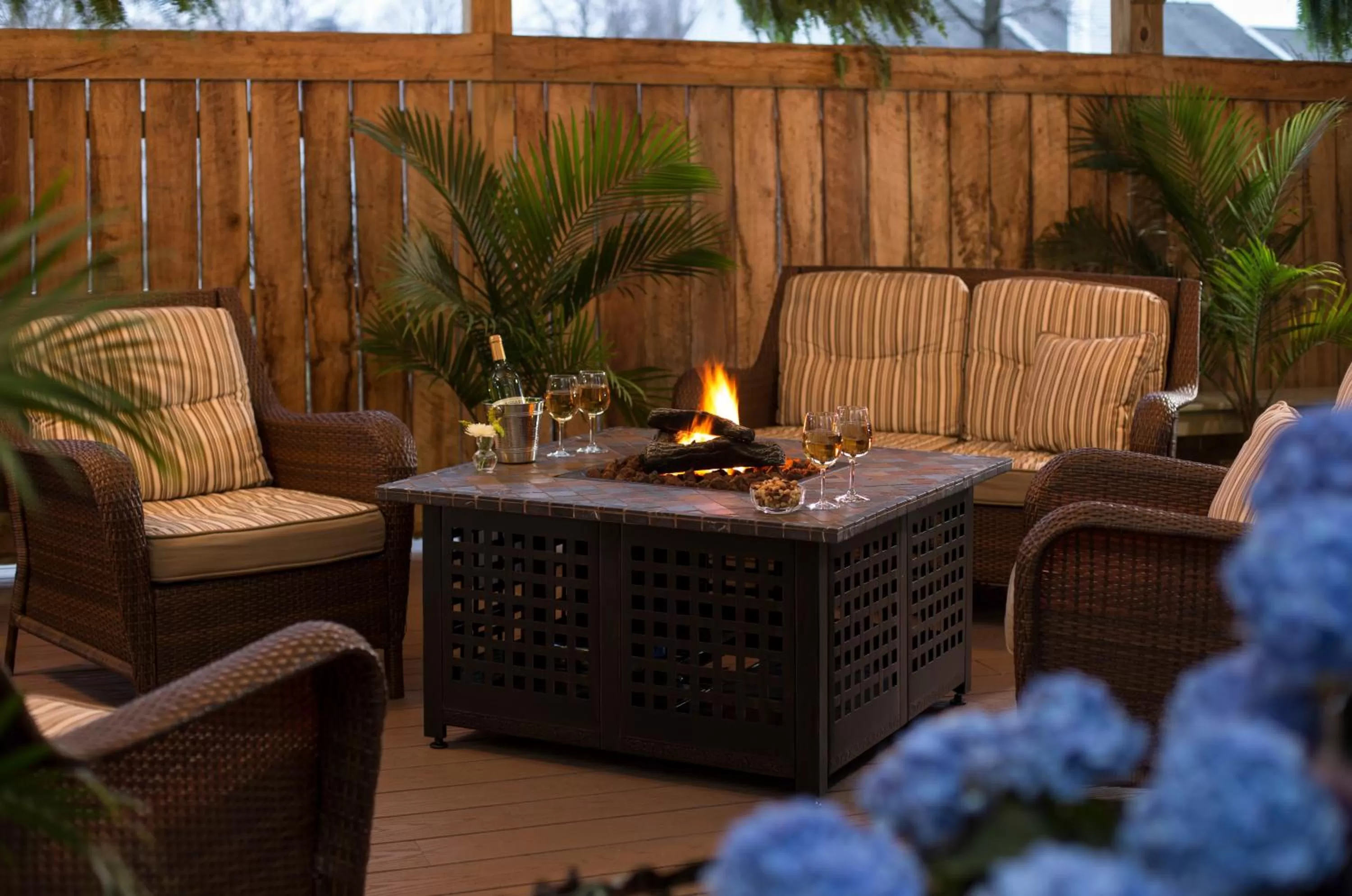 Seating area in 1825 Inn Bed and Breakfast
