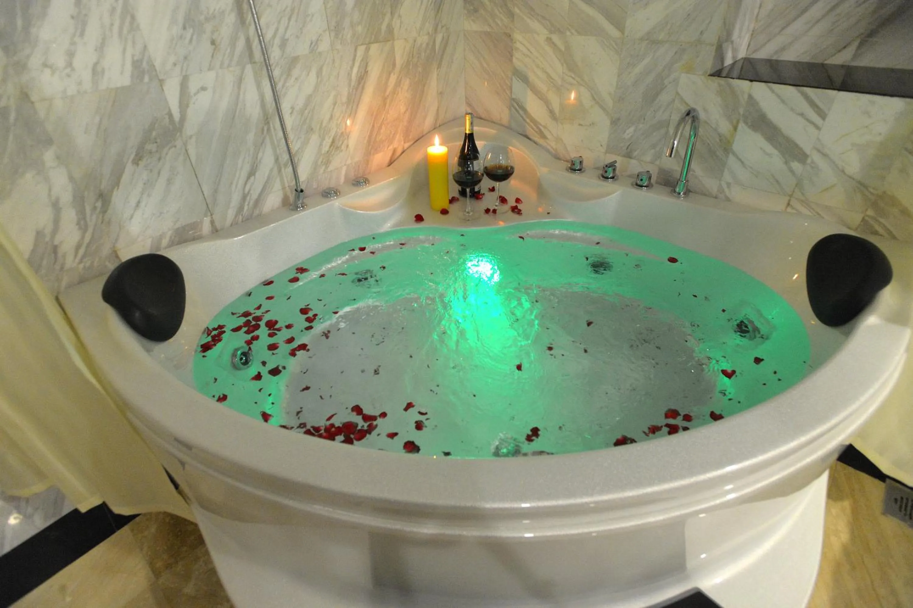 Bathroom in London Hanoi Hotel