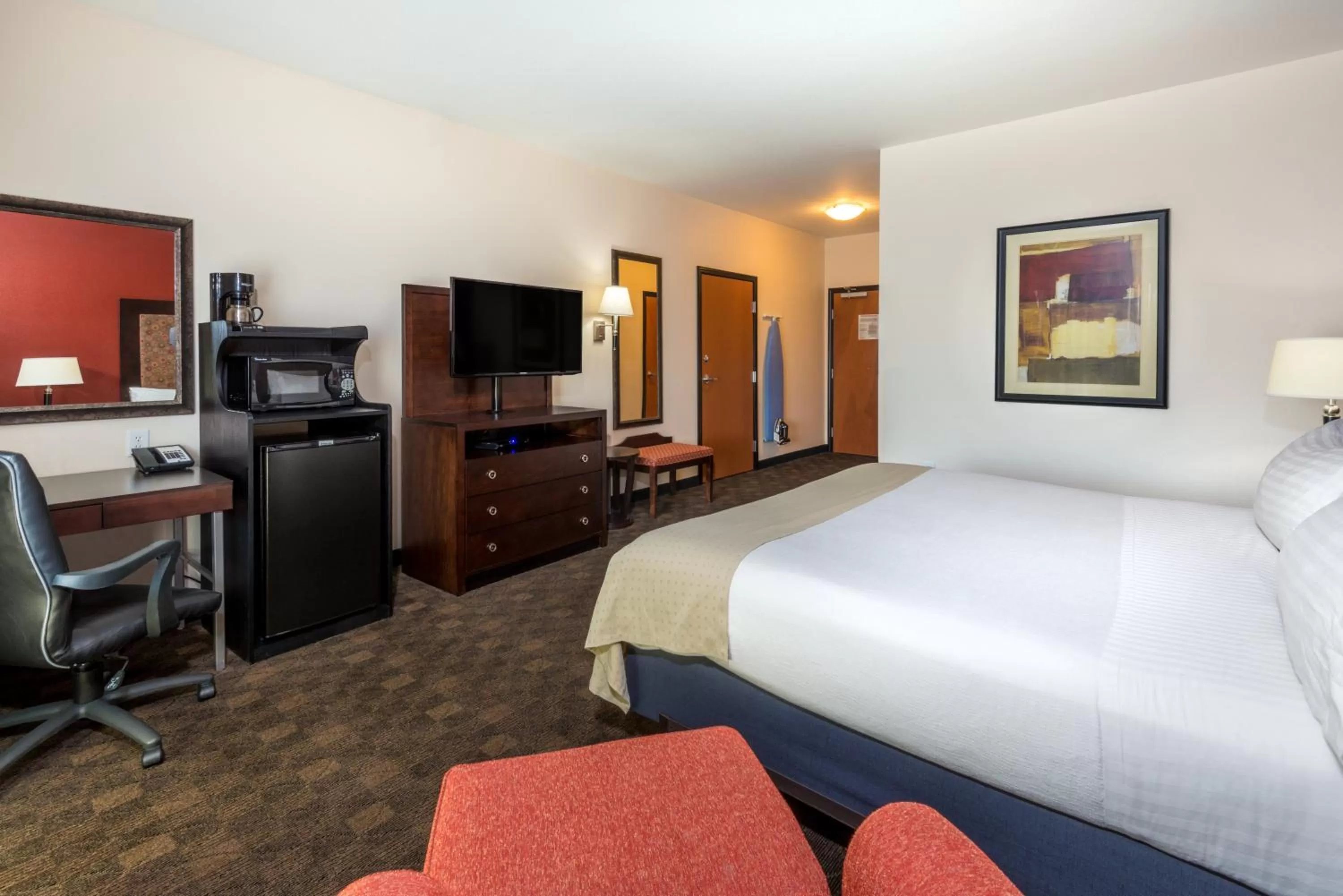 Photo of the whole room, Bed in Holiday Inn Casper East-Medical Center by IHG