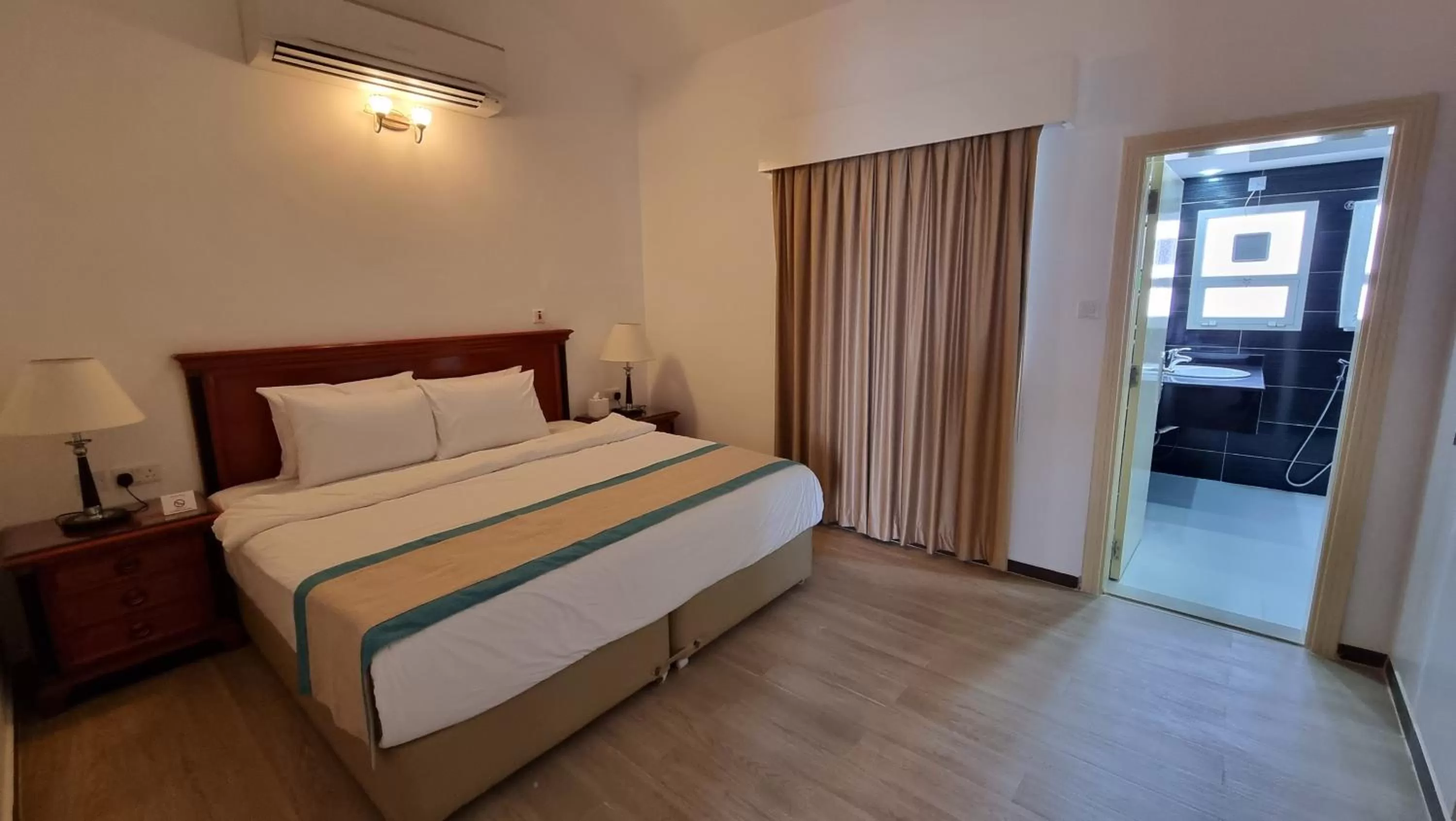 Bedroom, Bed in Holiday Beach Resort