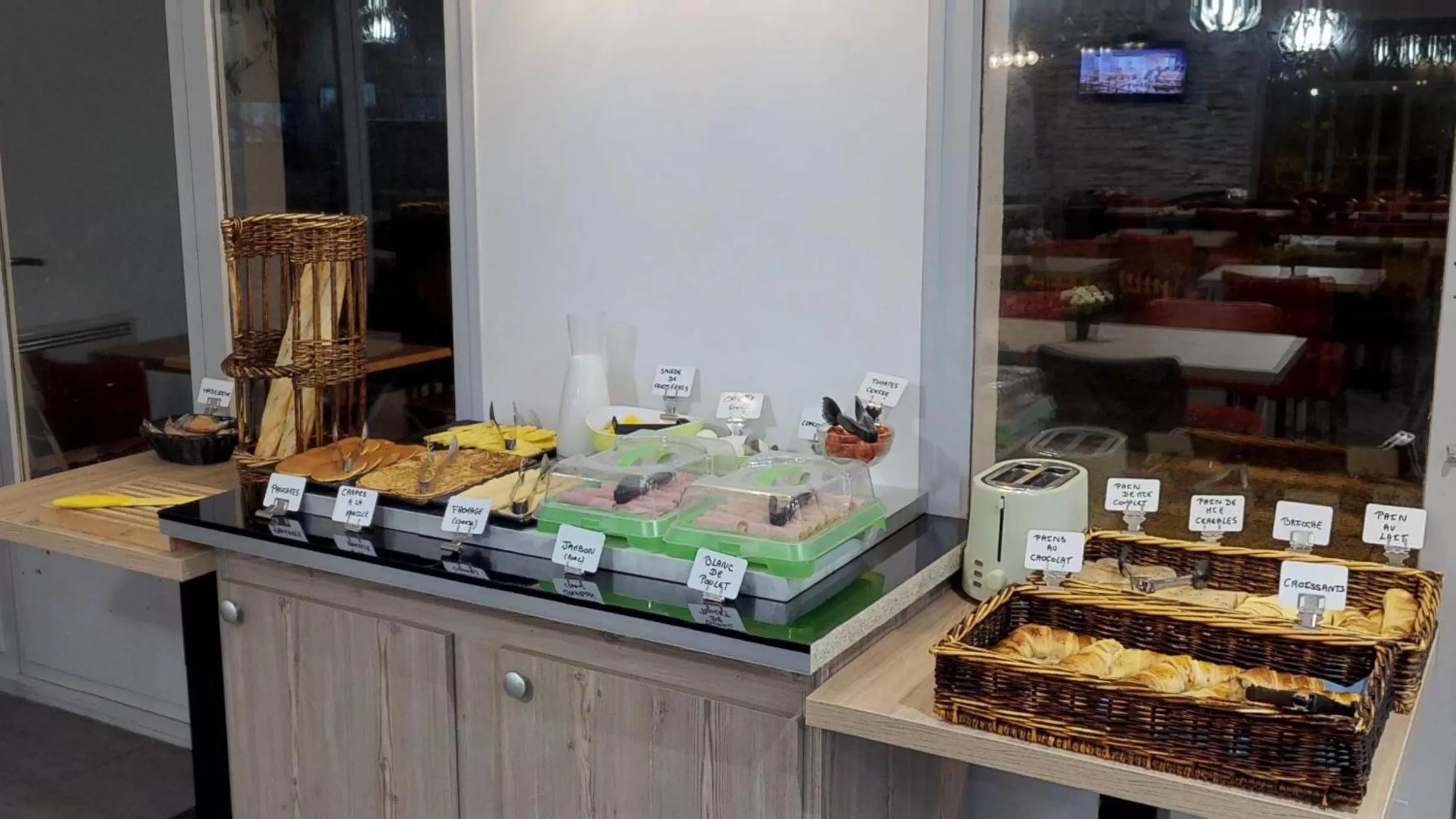 Breakfast in Kyriad Cambrai