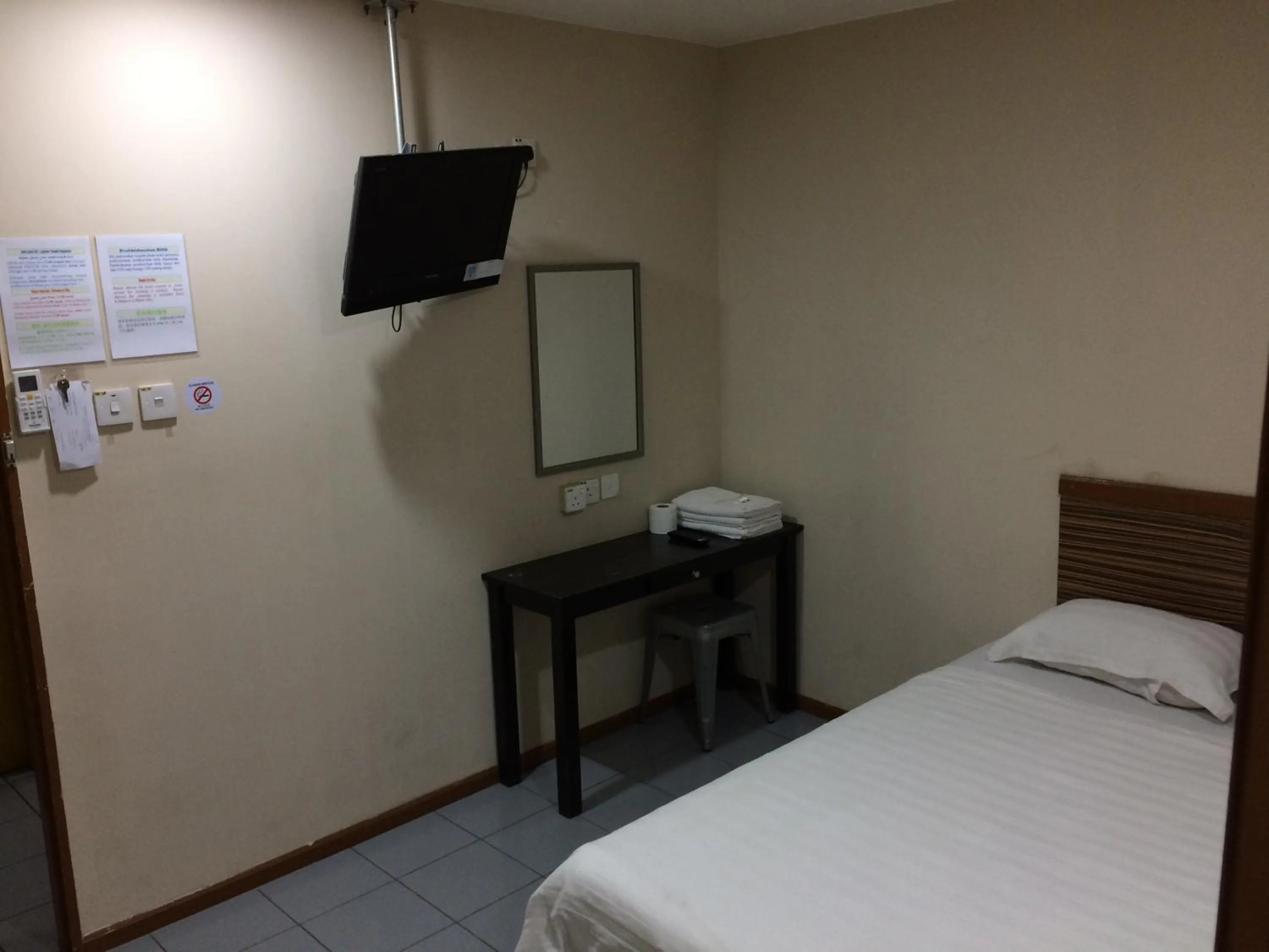 TV/Entertainment Center in Iskandar Sinsuran Guesthouse