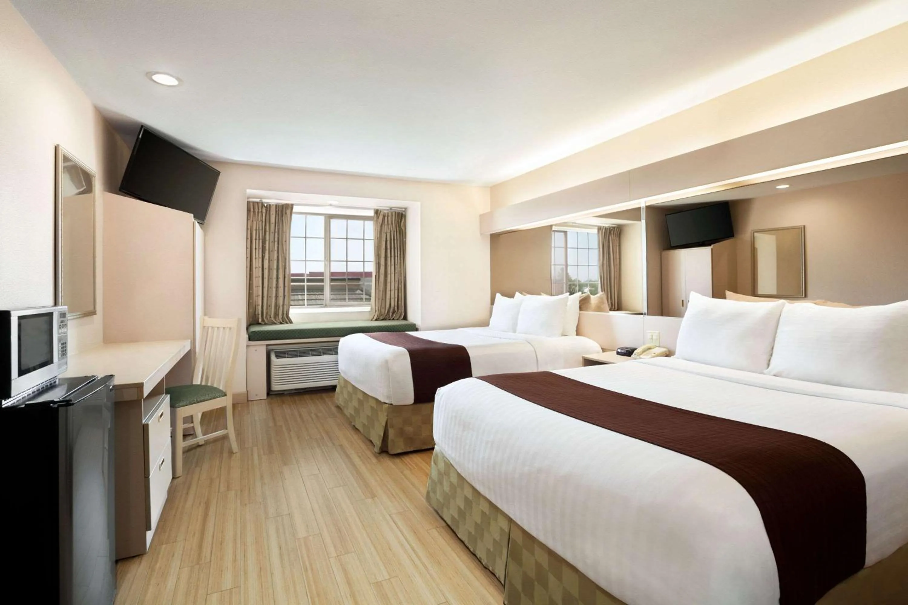 Photo of the whole room, Bed in Microtel Inn & Suites Lodi