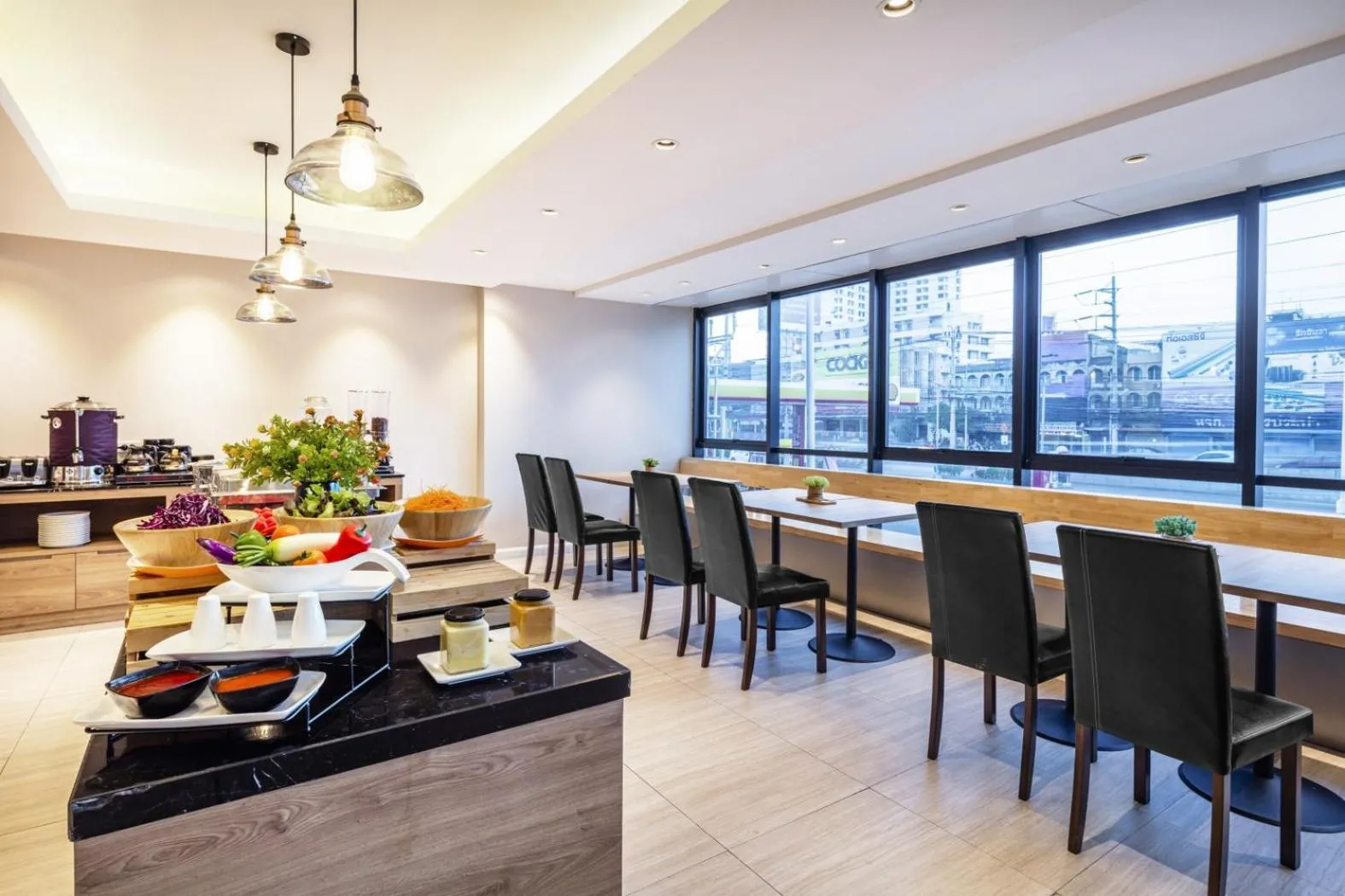 Restaurant/places to eat in Narra Hotel