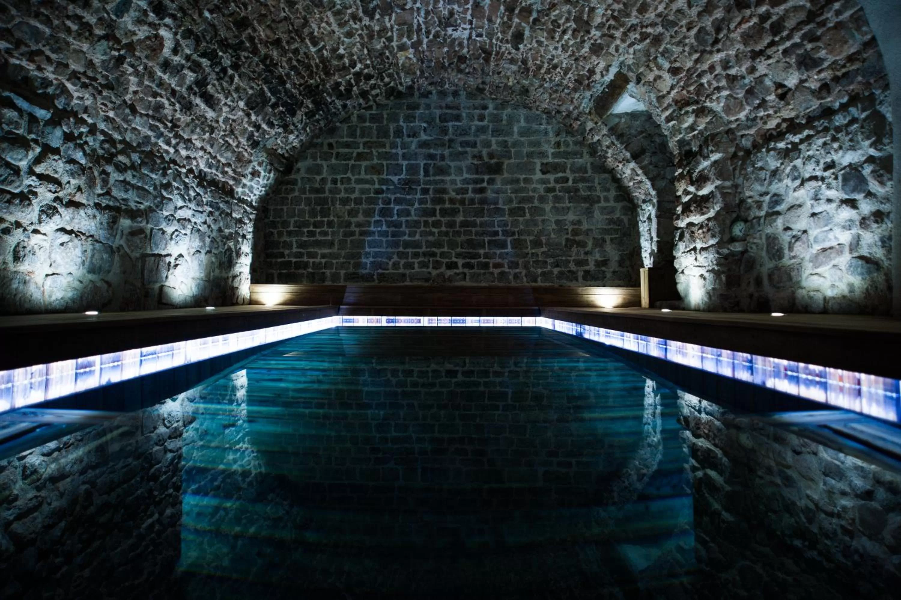 Hot Tub in Bed and Breakfast La Grande Lauzade