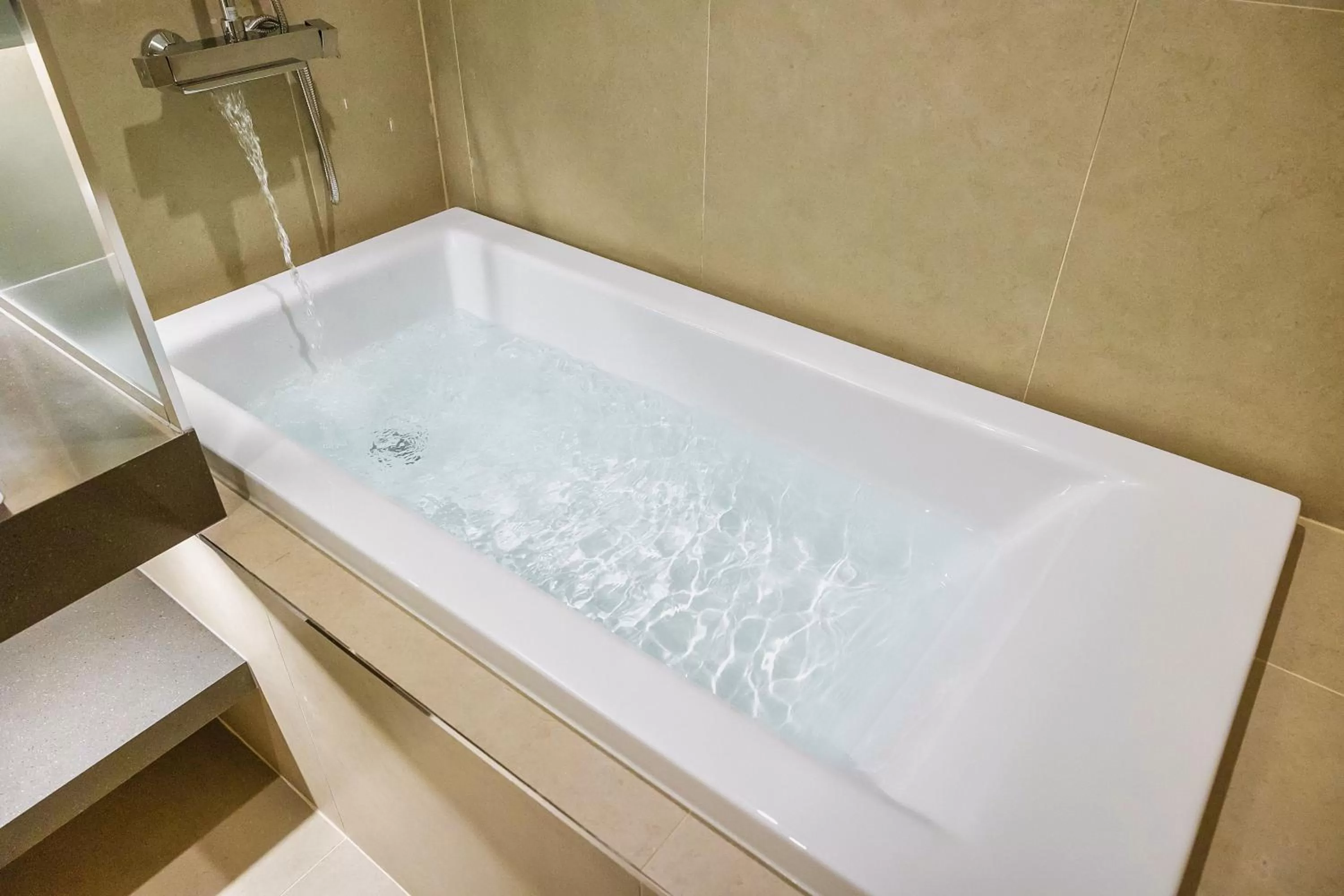 Hot Tub in Hotel Foret The Spa