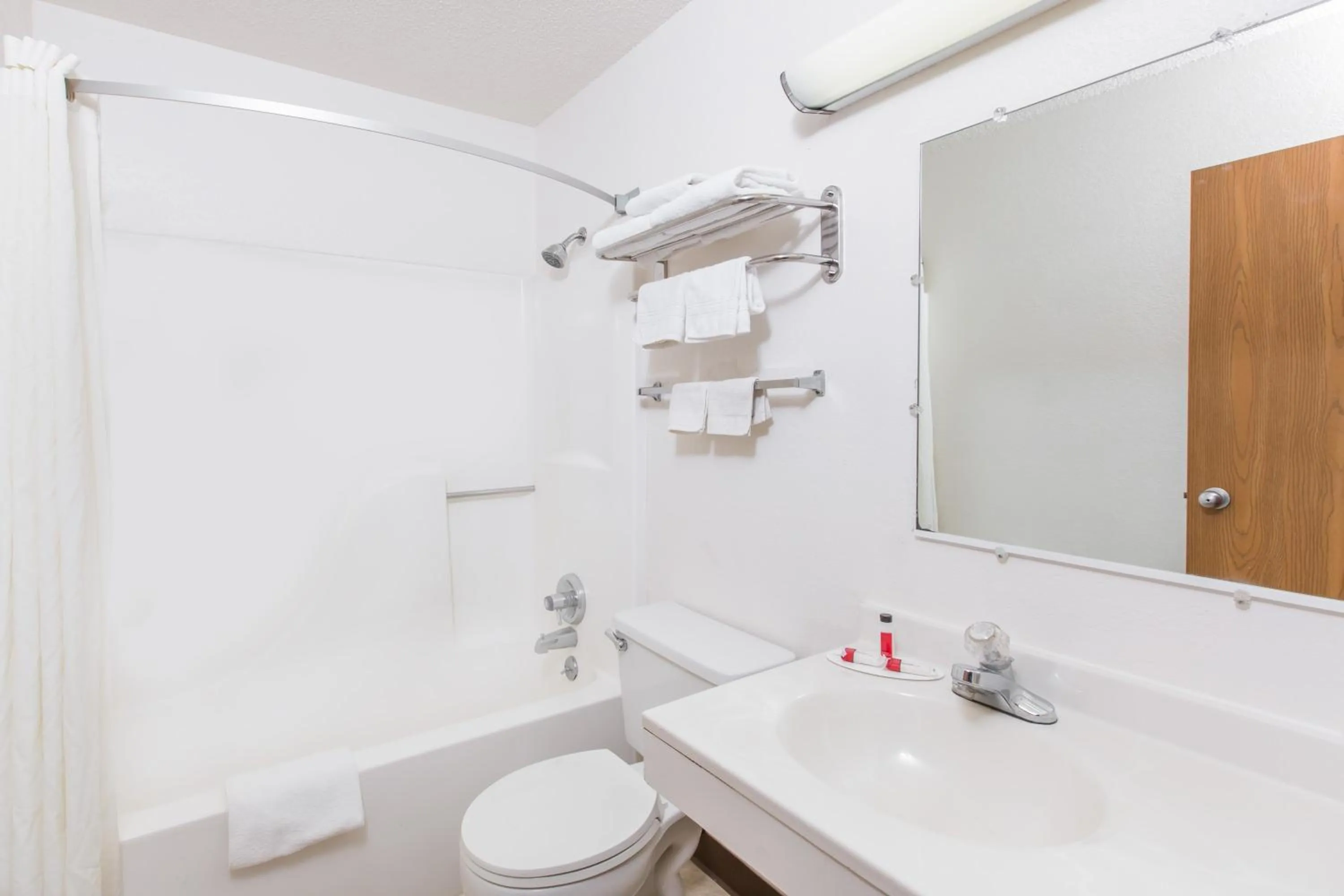 Bedroom, Bathroom in Super 8 by Wyndham Wayne