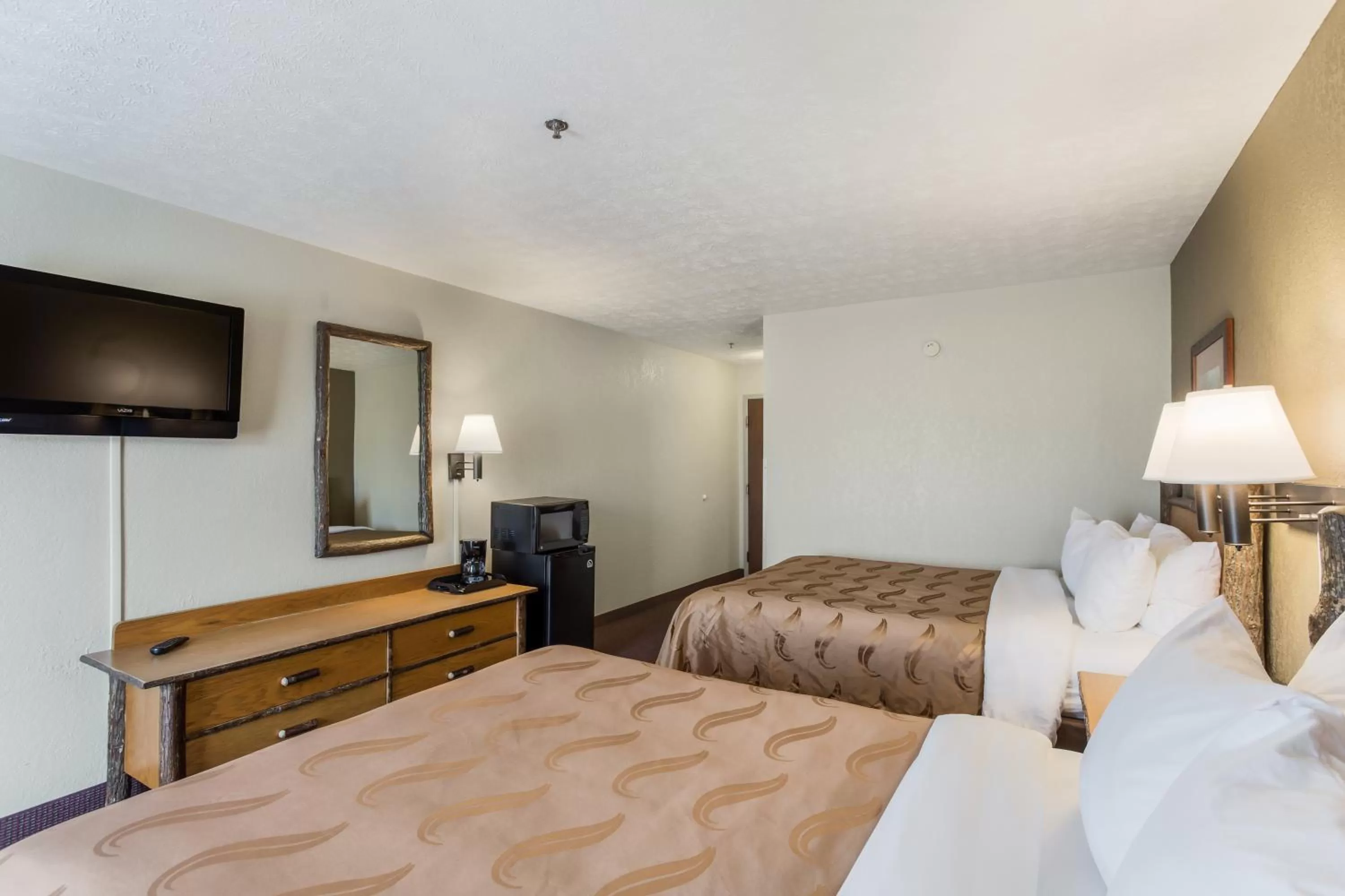 Bed in Quality Inn & Suites Big Stone Gap