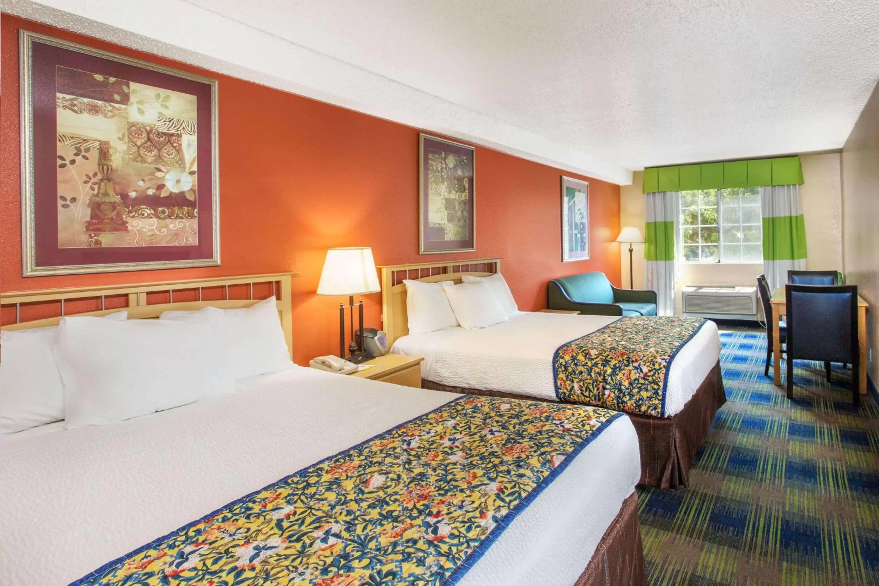 Photo of the whole room, Bed in Days Inn by Wyndham Fremont
