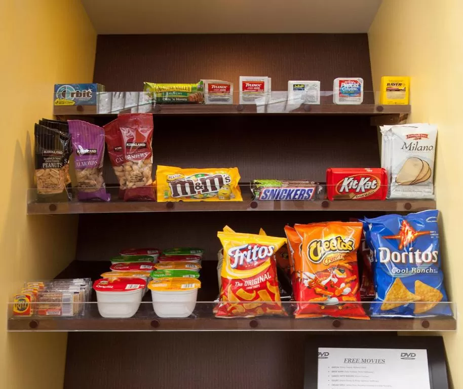 On-site shops in Menlo Park Inn