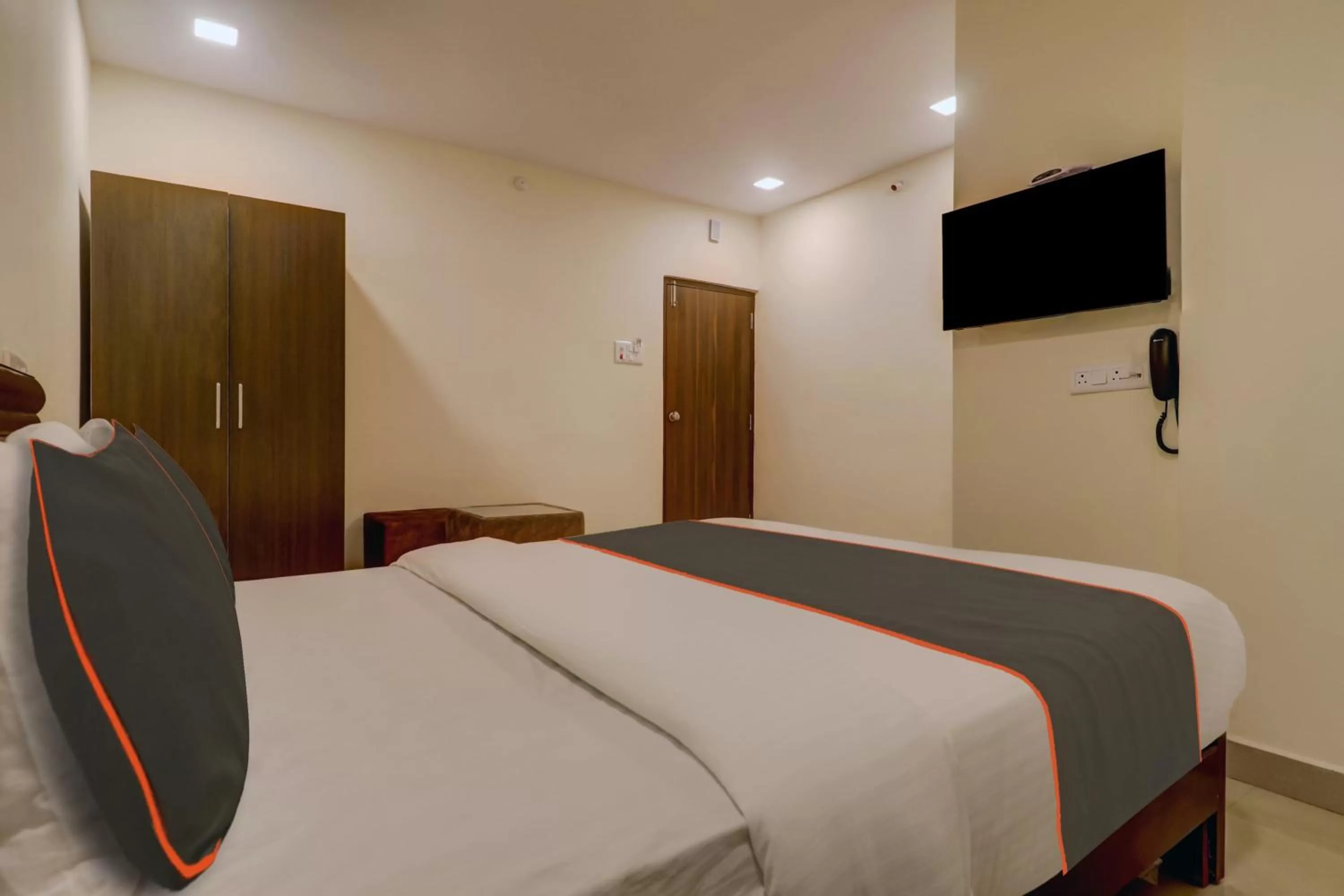 Bedroom, Bed in Super OYO Collection O Halcyon Madhapur