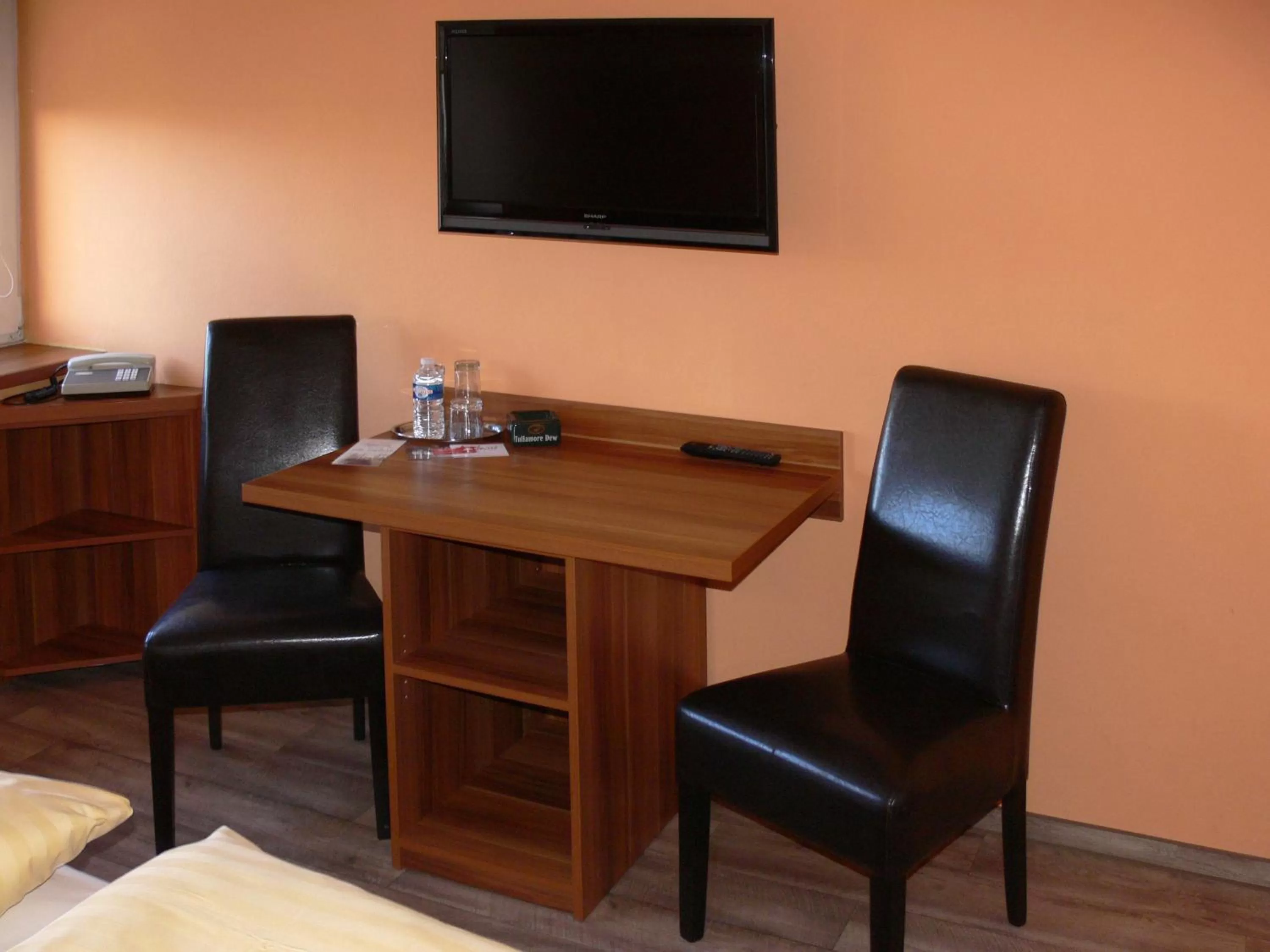 Seating area, TV/Entertainment Center in Hotel Na Baste