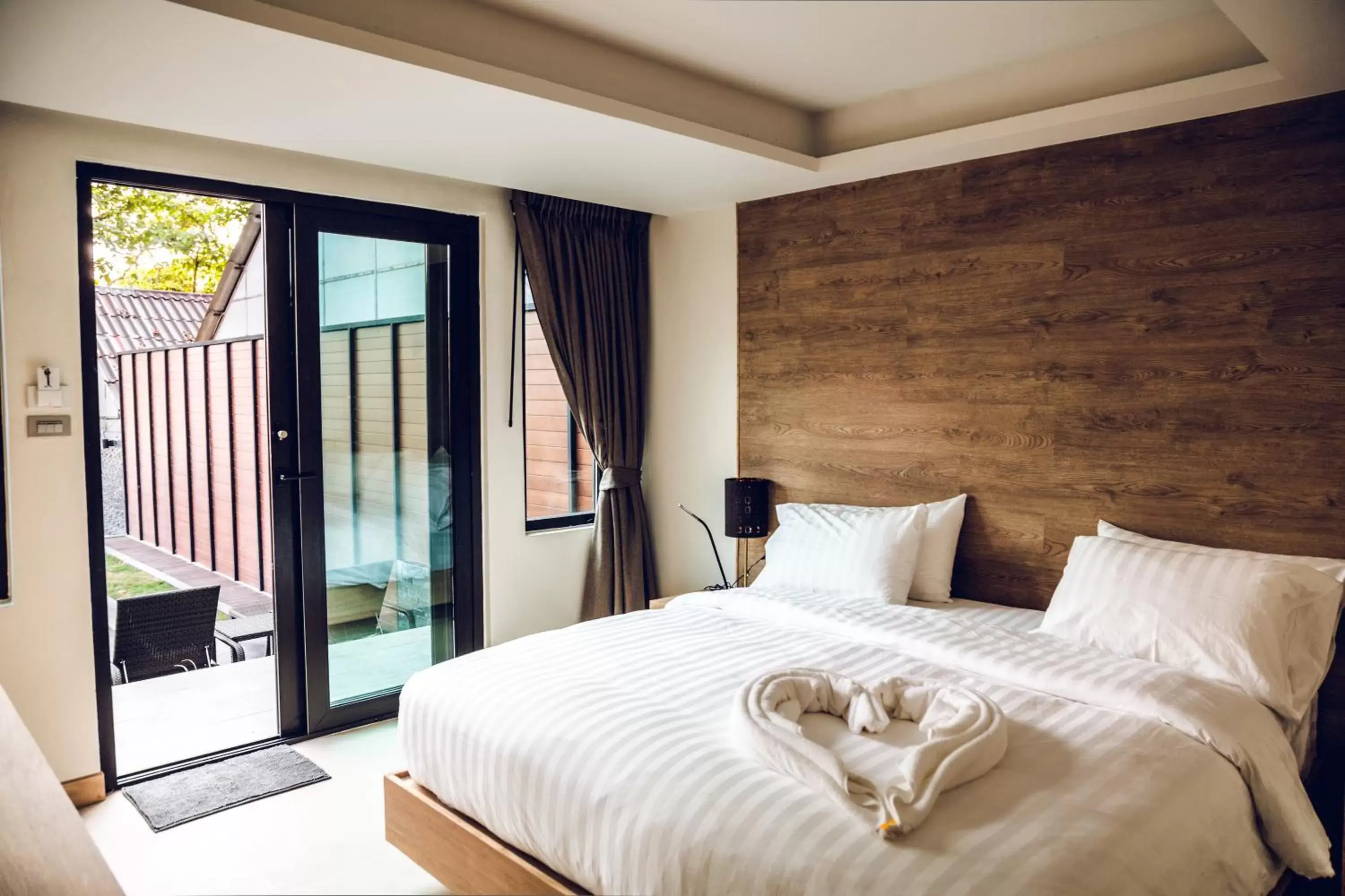 Superior Room with Pool View in 15 Palms Beach Resort Superior Room with Pool View in 15 Palms Beach Resort