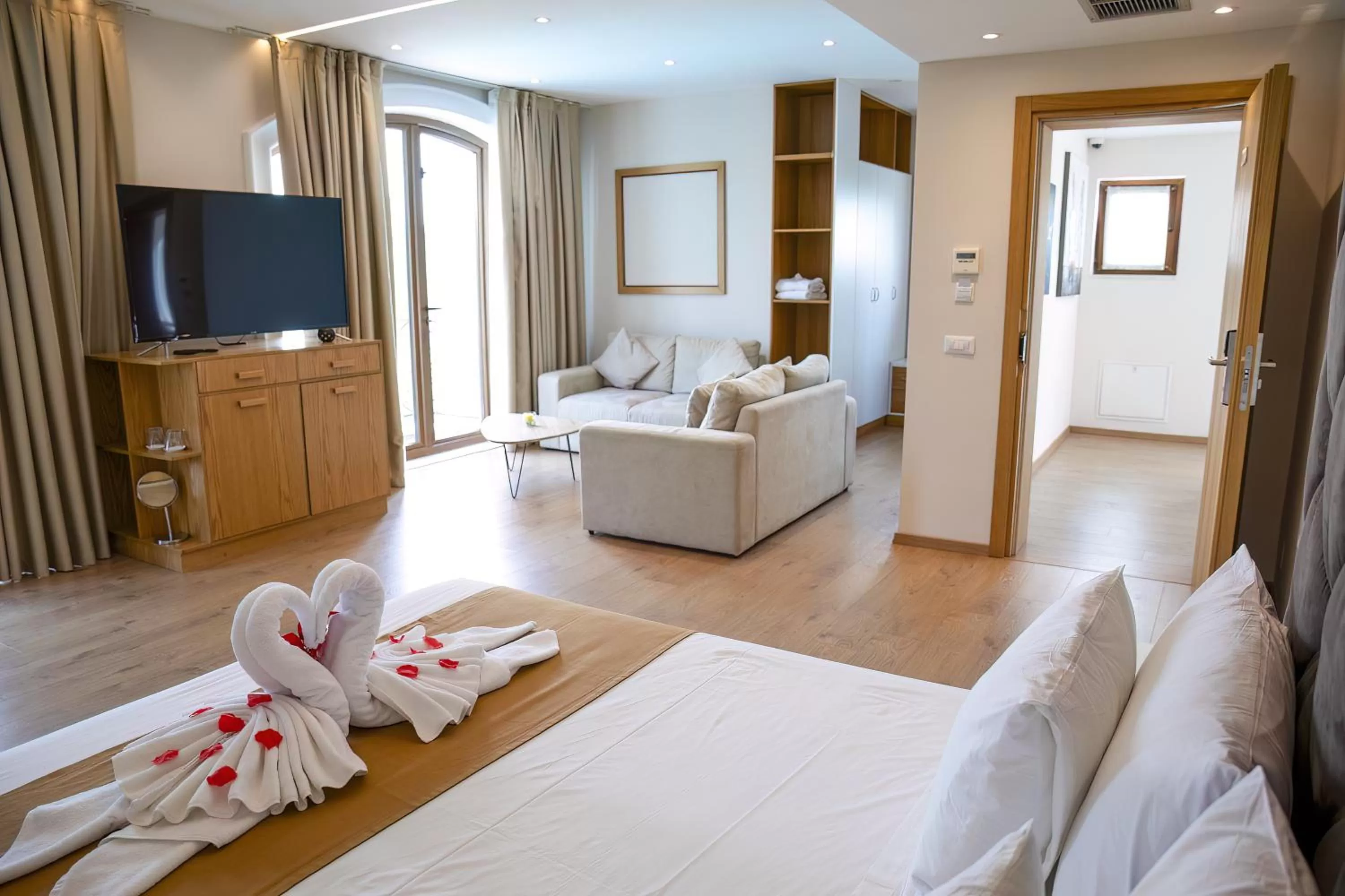 Photo of the whole room, Bed in Vinea Resort