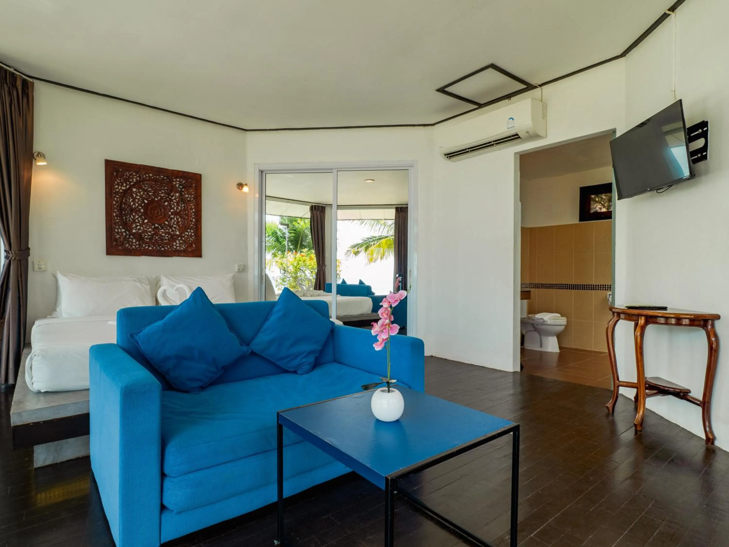 Seating area in Am Samui Resort Taling Ngam