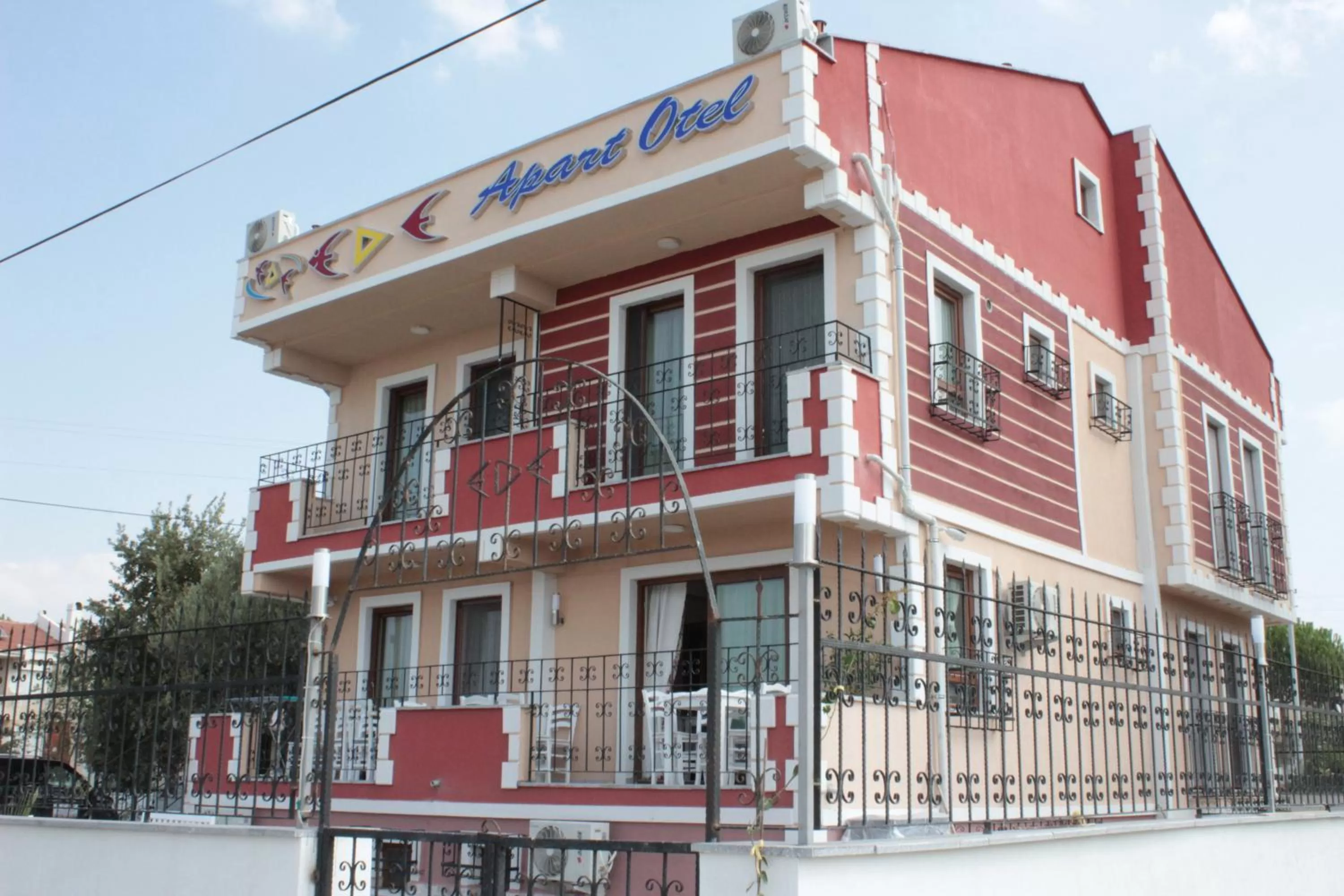 Facade/entrance in Ede Apart Otel