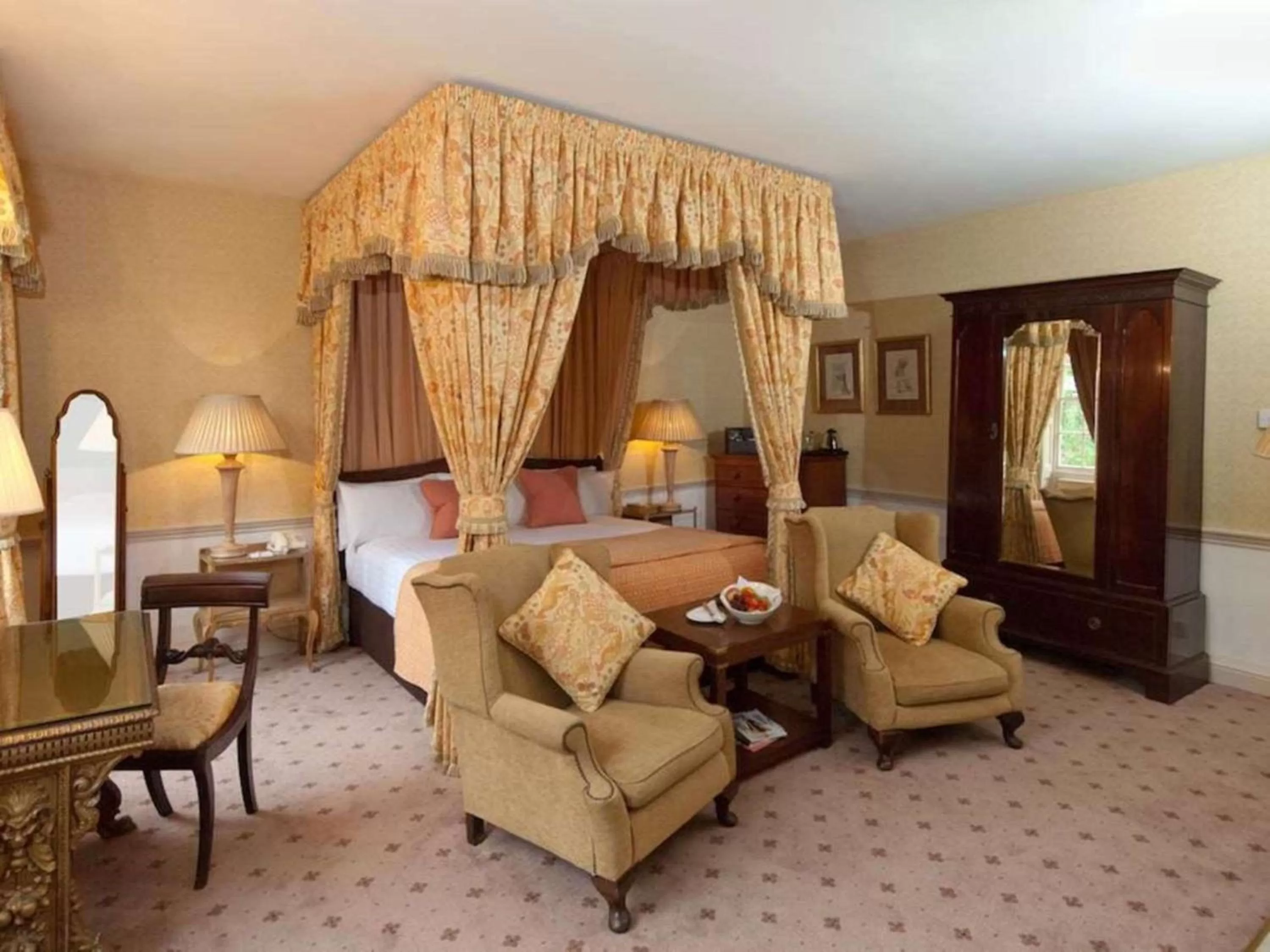 Photo of the whole room, Bed in Flitwick Manor Hotel