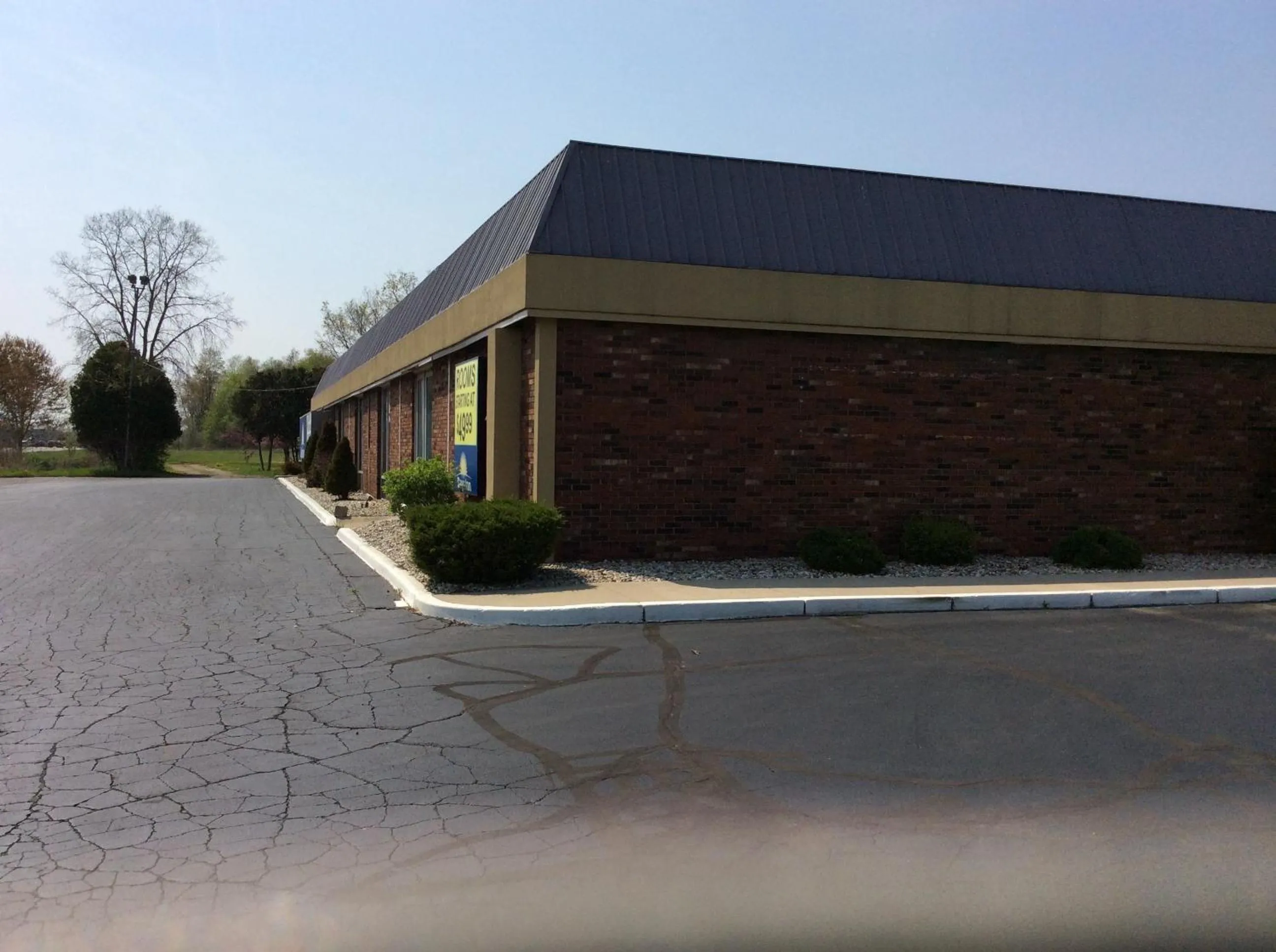 Property building in Days Inn by Wyndham Albion