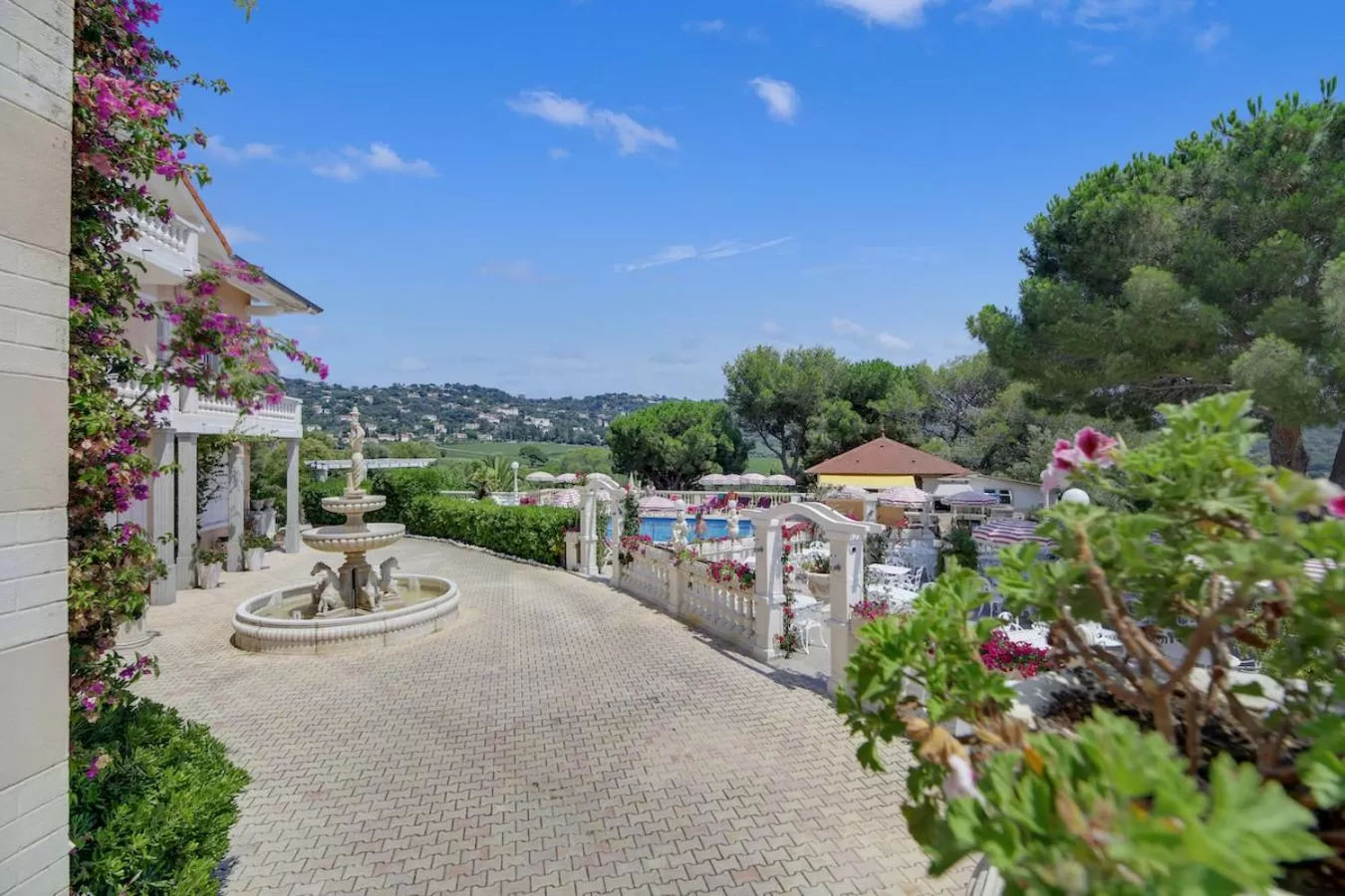 Street view in Le Château de Mei Lese