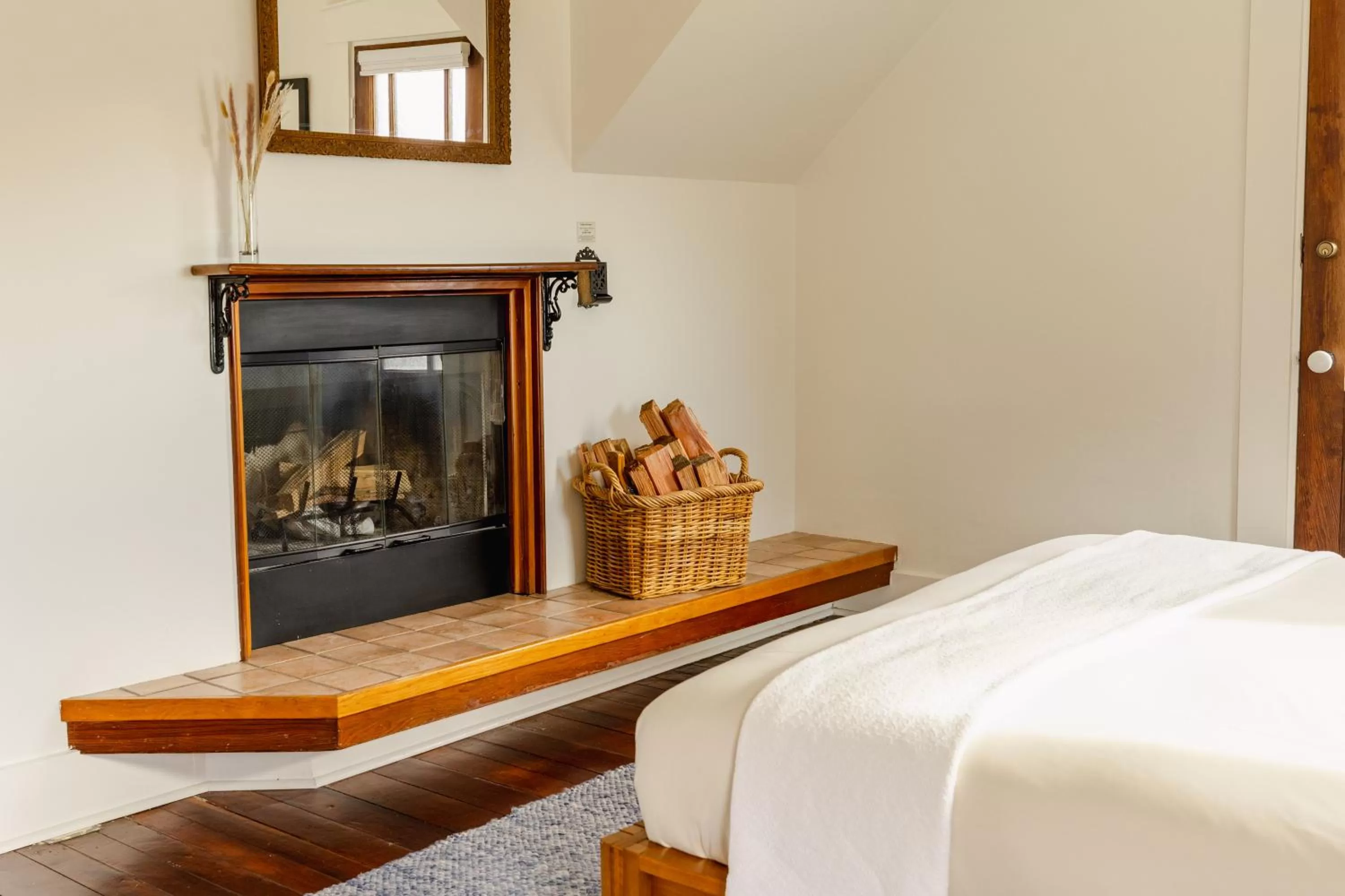 flat iron, Bed in SCP Mendocino Inn and Farm