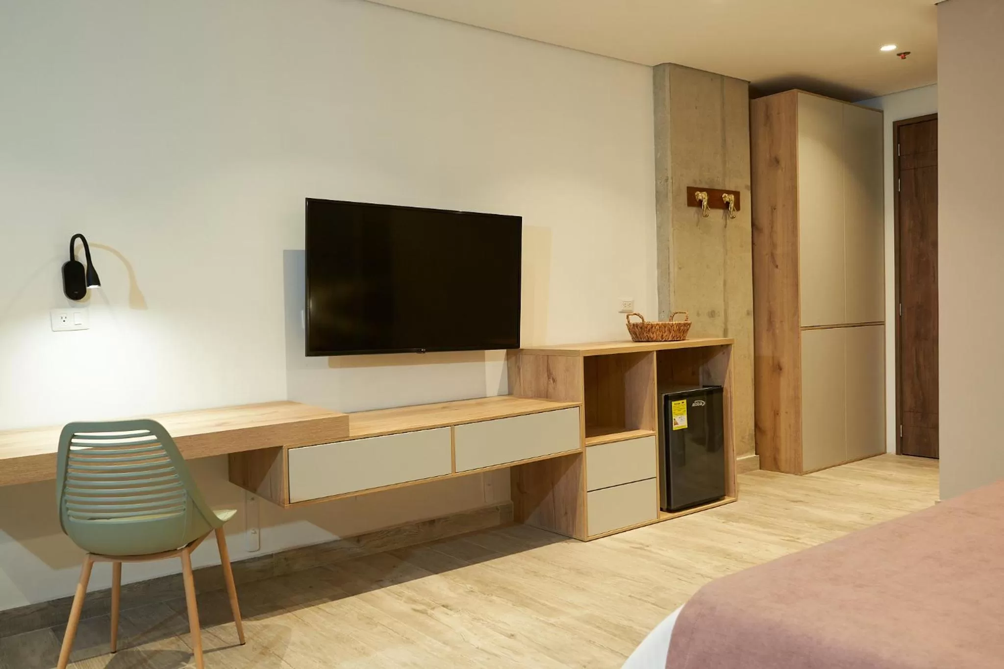 TV and multimedia, Bed in Eutopiq Hotel