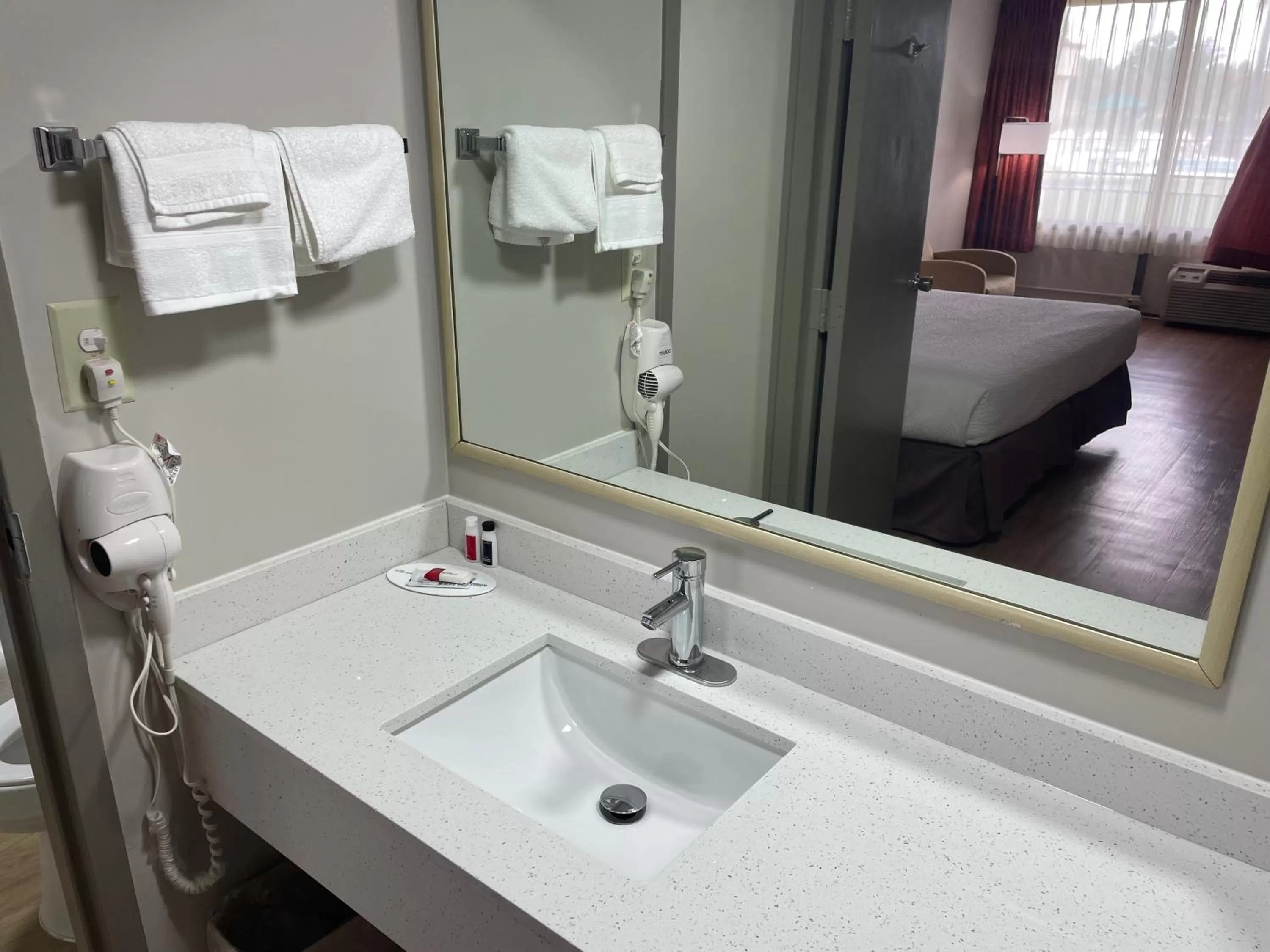 Bathroom in Days Inn by Wyndham Valdosta/Near Valdosta Mall