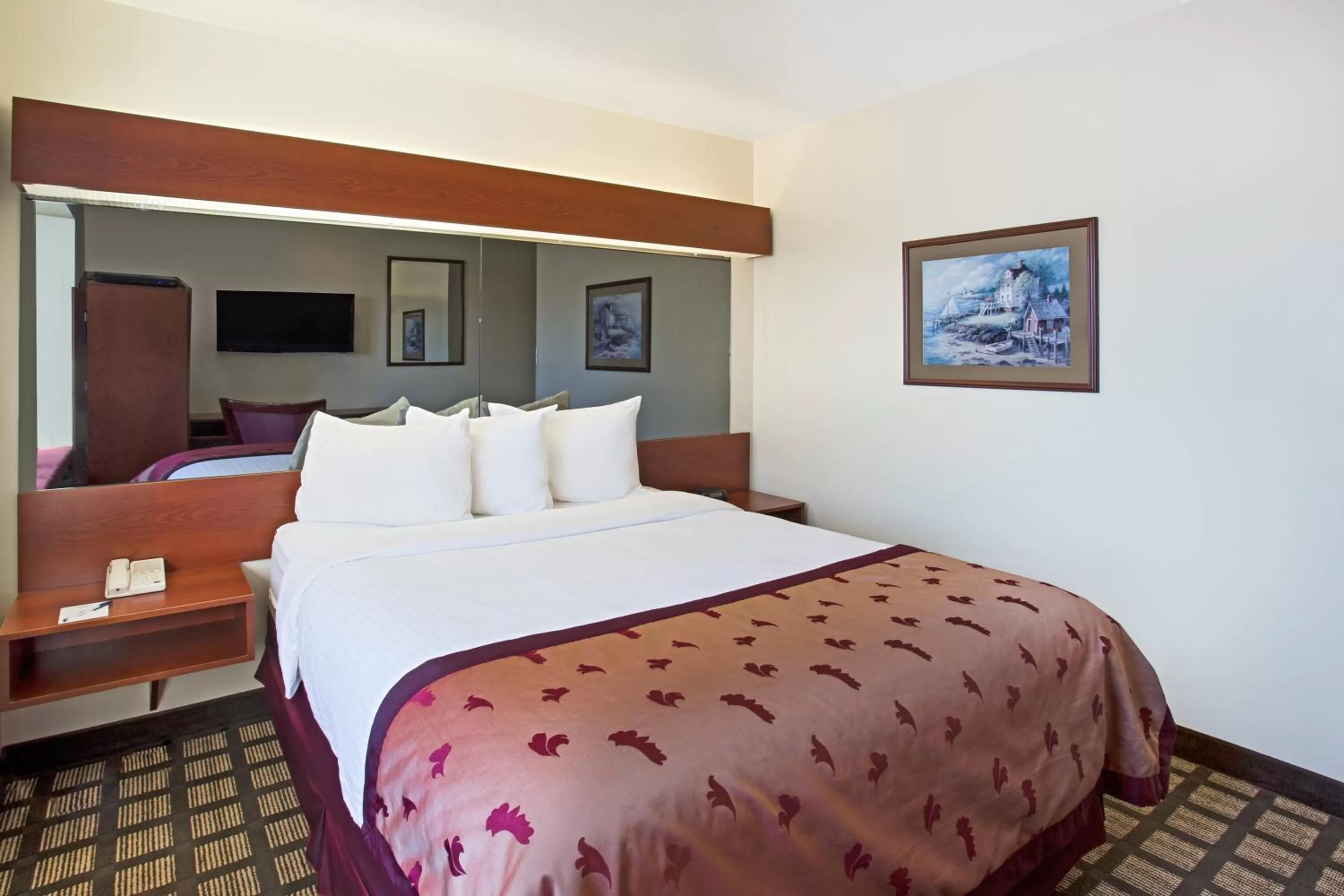 Photo of the whole room, Bed in Microtel Inn & Suites by Wyndham Holland