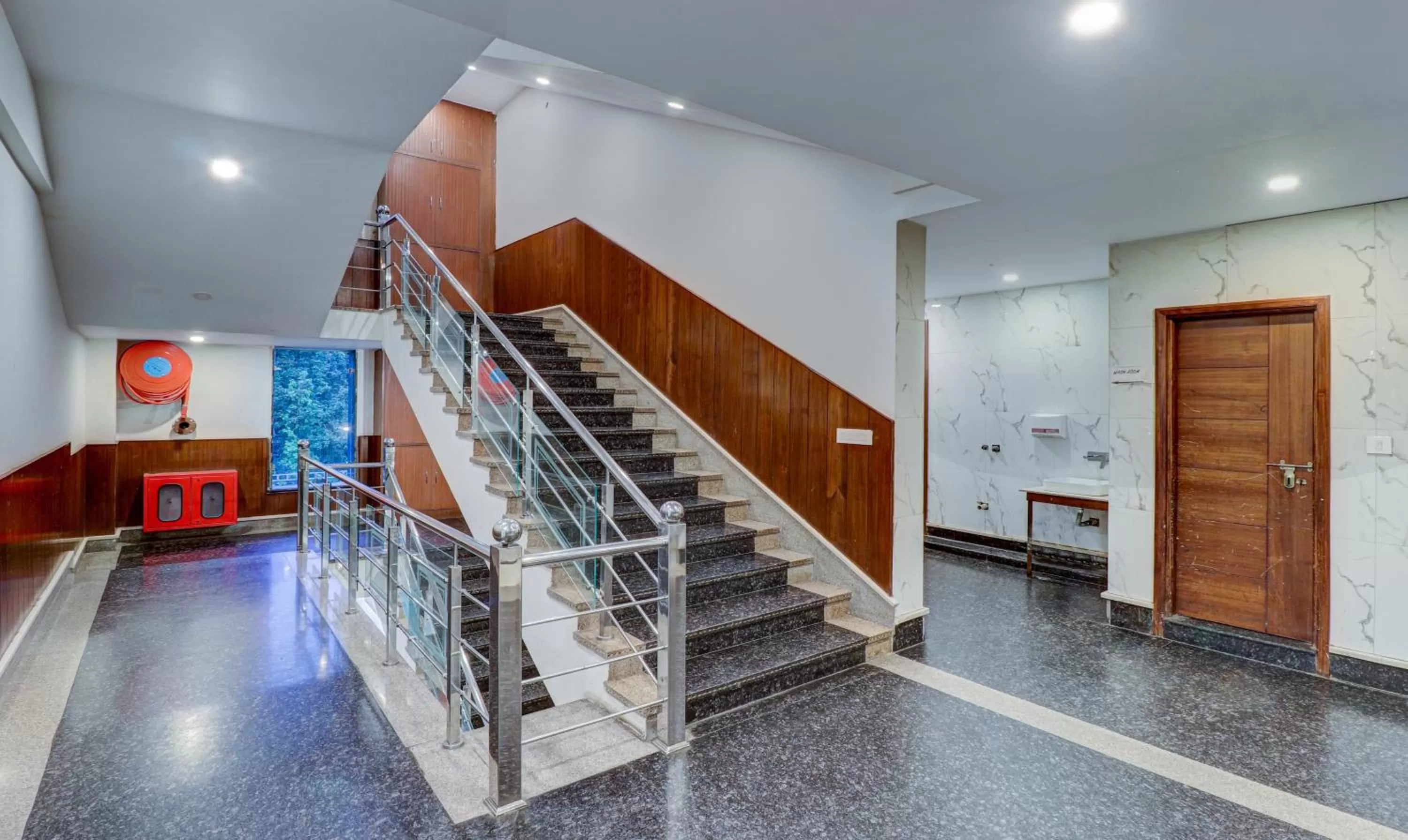 Lobby or reception in Treebo Premium Pearl Avenue Banquets And Lawn