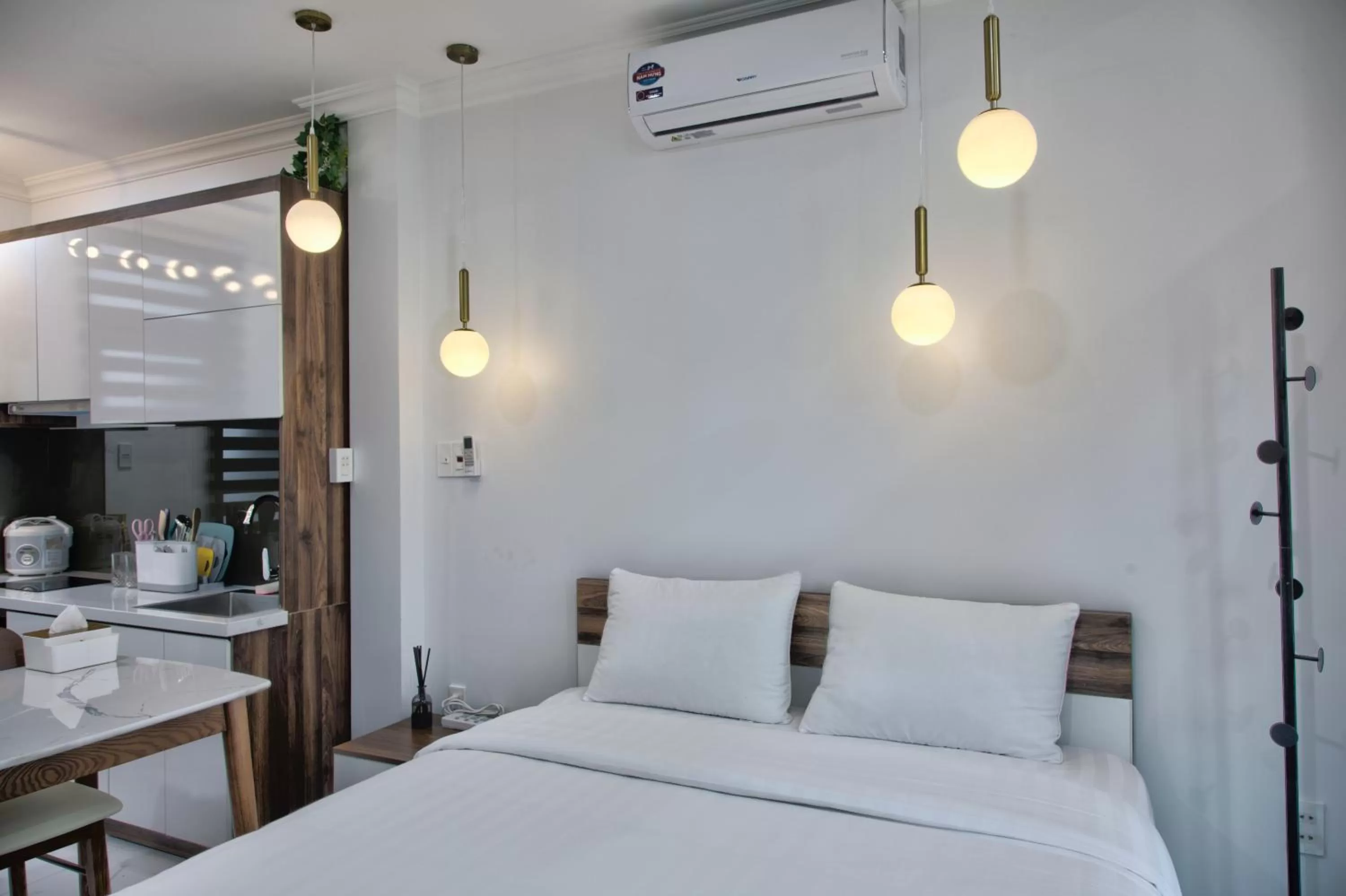 Bed in The Flamboyant #StayWork Vinhomes Marina