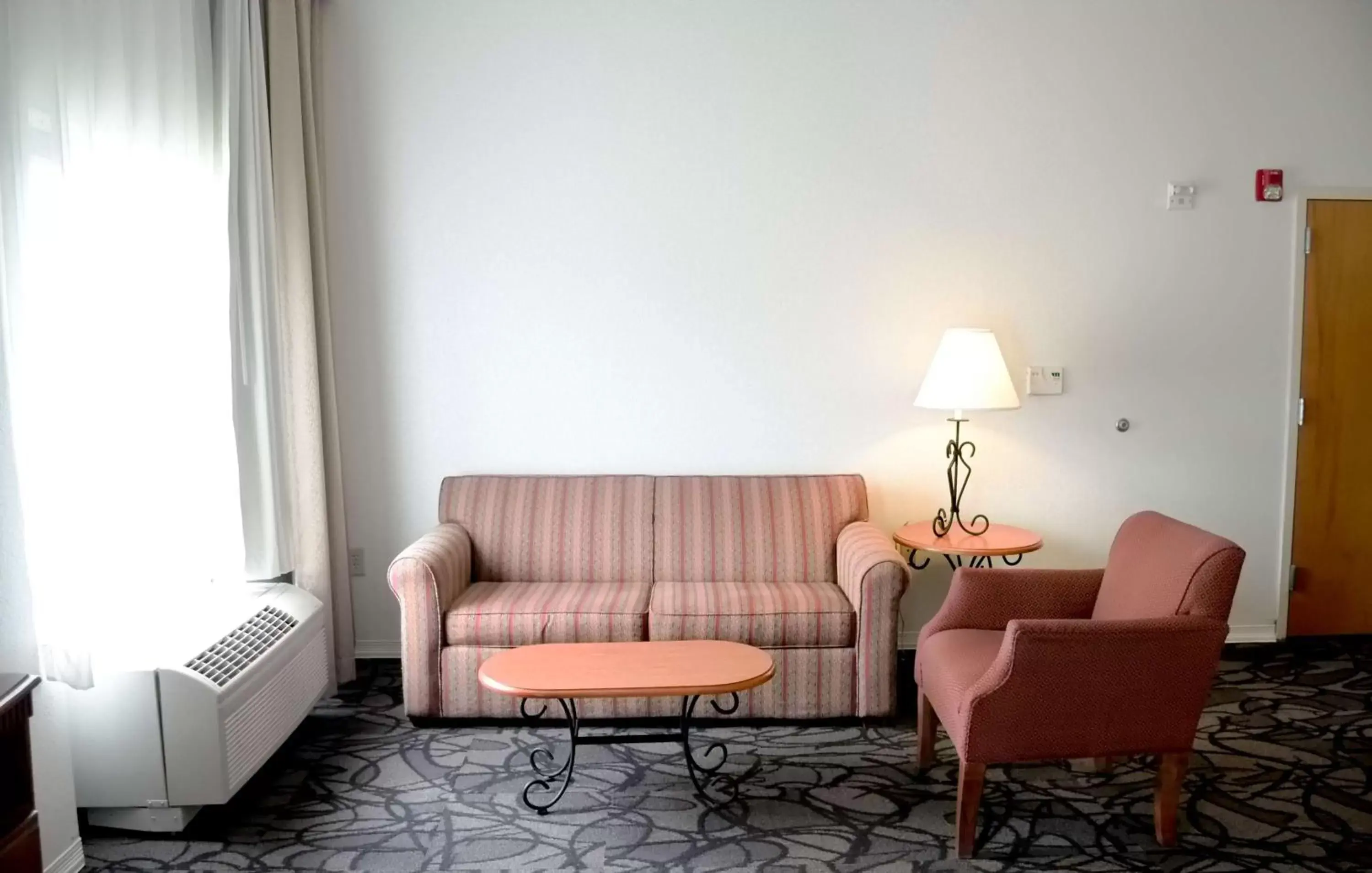 King Room with Bath Tub - Disability/Hearing Access in Hampton Inn & Suites Birmingham-Pelham - I-65 King Room with Bath Tub - Disability/Hearing Access in Hampton Inn & Suites Birmingham-Pelham - I-65