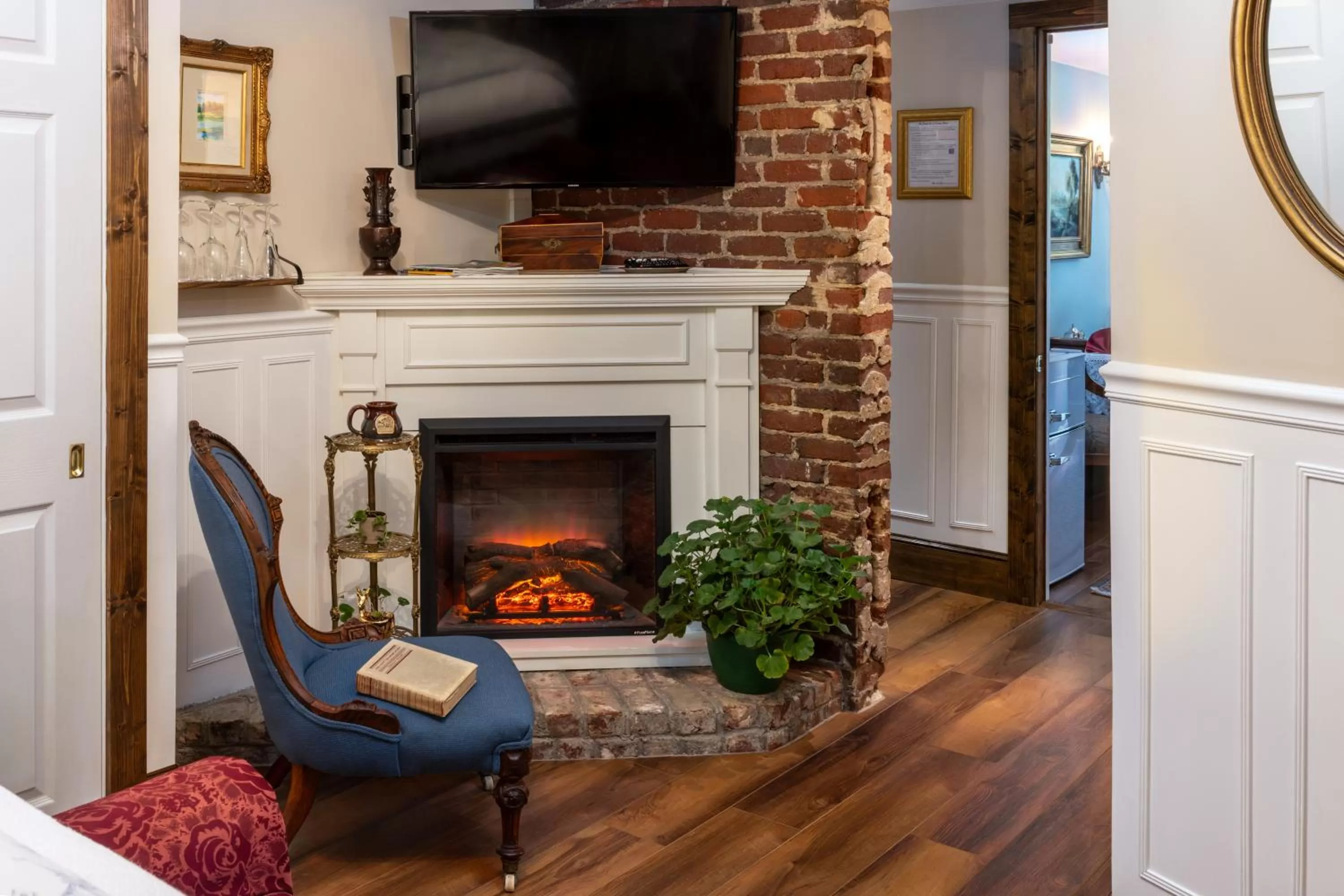 Bedroom, TV/Entertainment Center in The 1899 Wright Inn & Carriage House