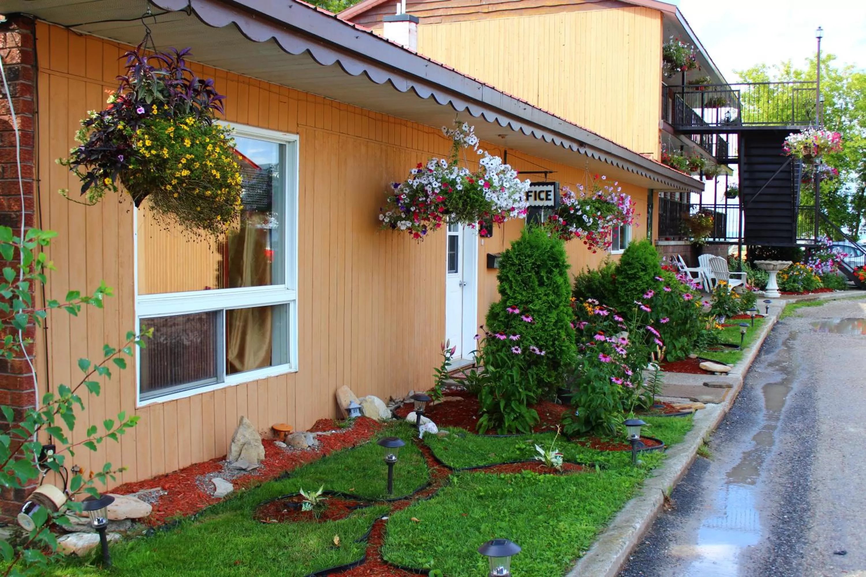 Facade/entrance in Hawberry Motel