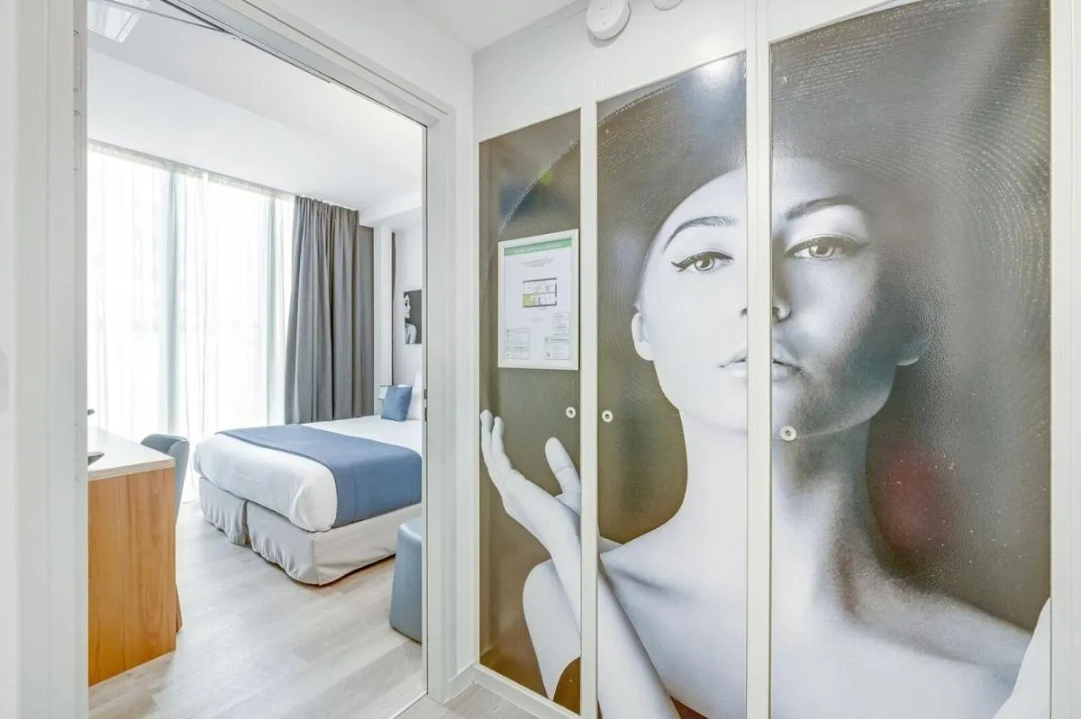 Bed in Hôtel Villa Eiffel Mademoiselle