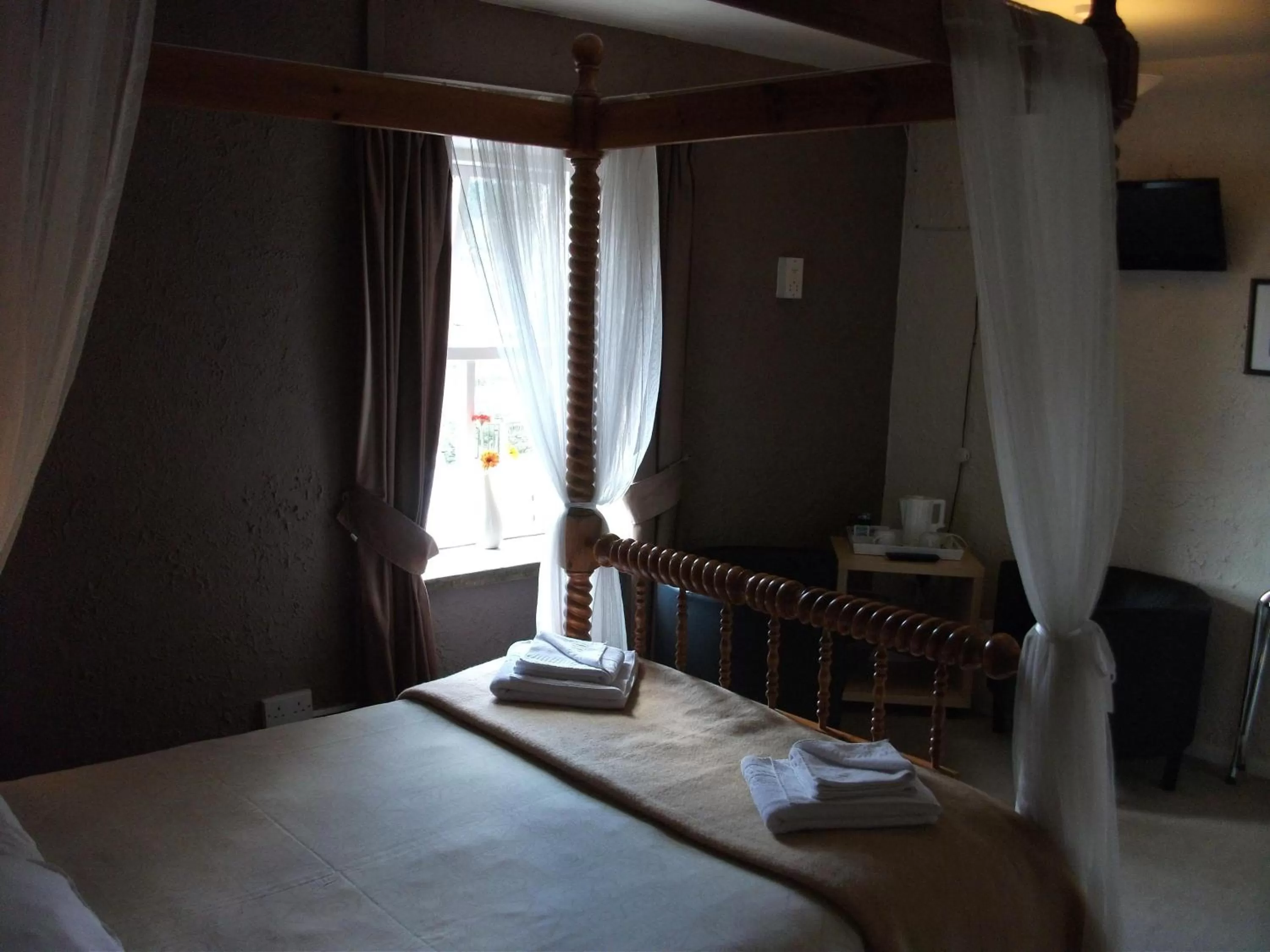 Bathroom, Bed in The Lantern Pike Inn