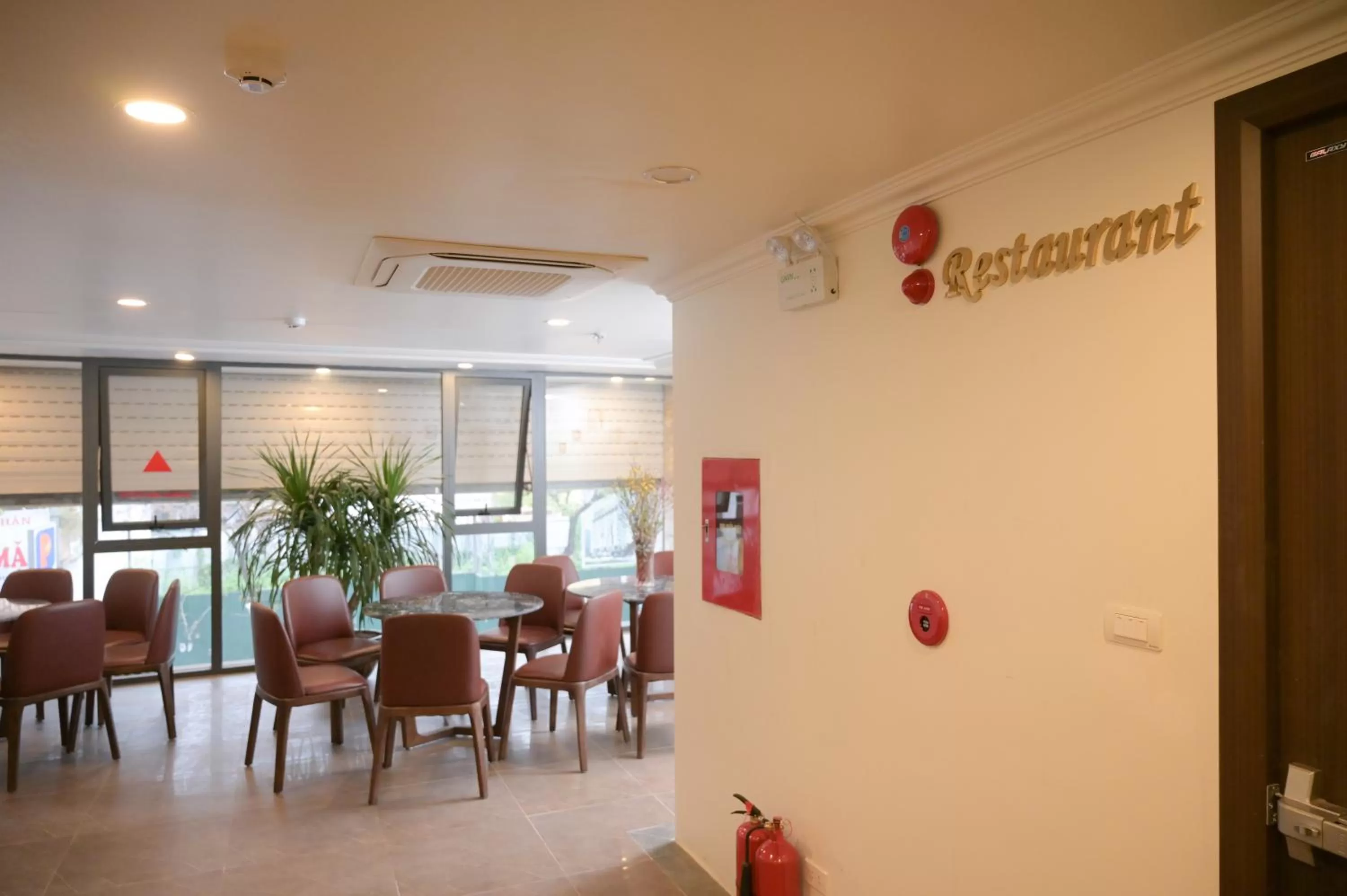 Restaurant/places to eat in Mercy Hotel