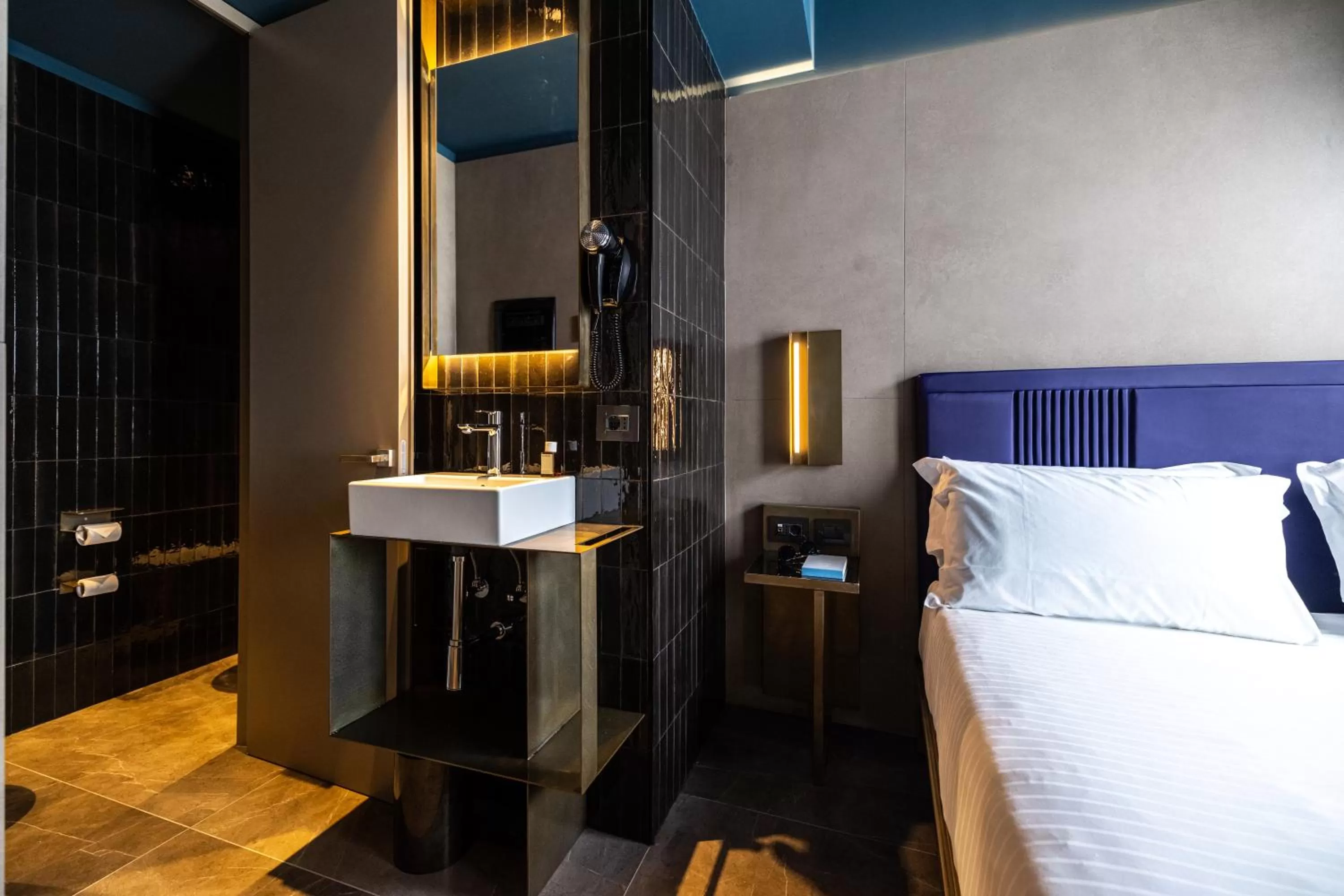 Bathroom, Bed in HD8 Hotel Milano
