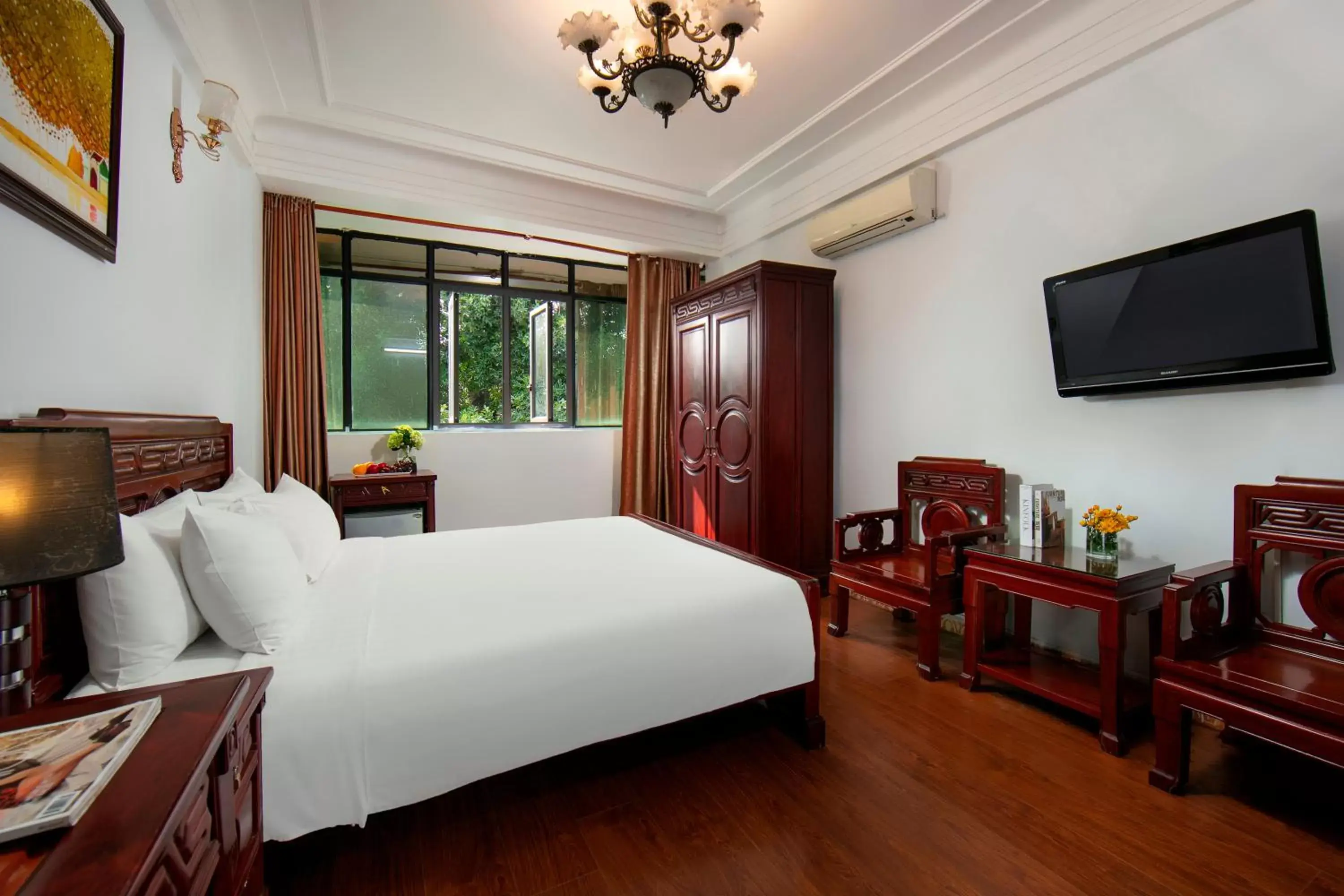 Junior Suite in Bonjour Hanoi Hotel & Travel Junior Suite in Bonjour Hanoi Hotel & Travel