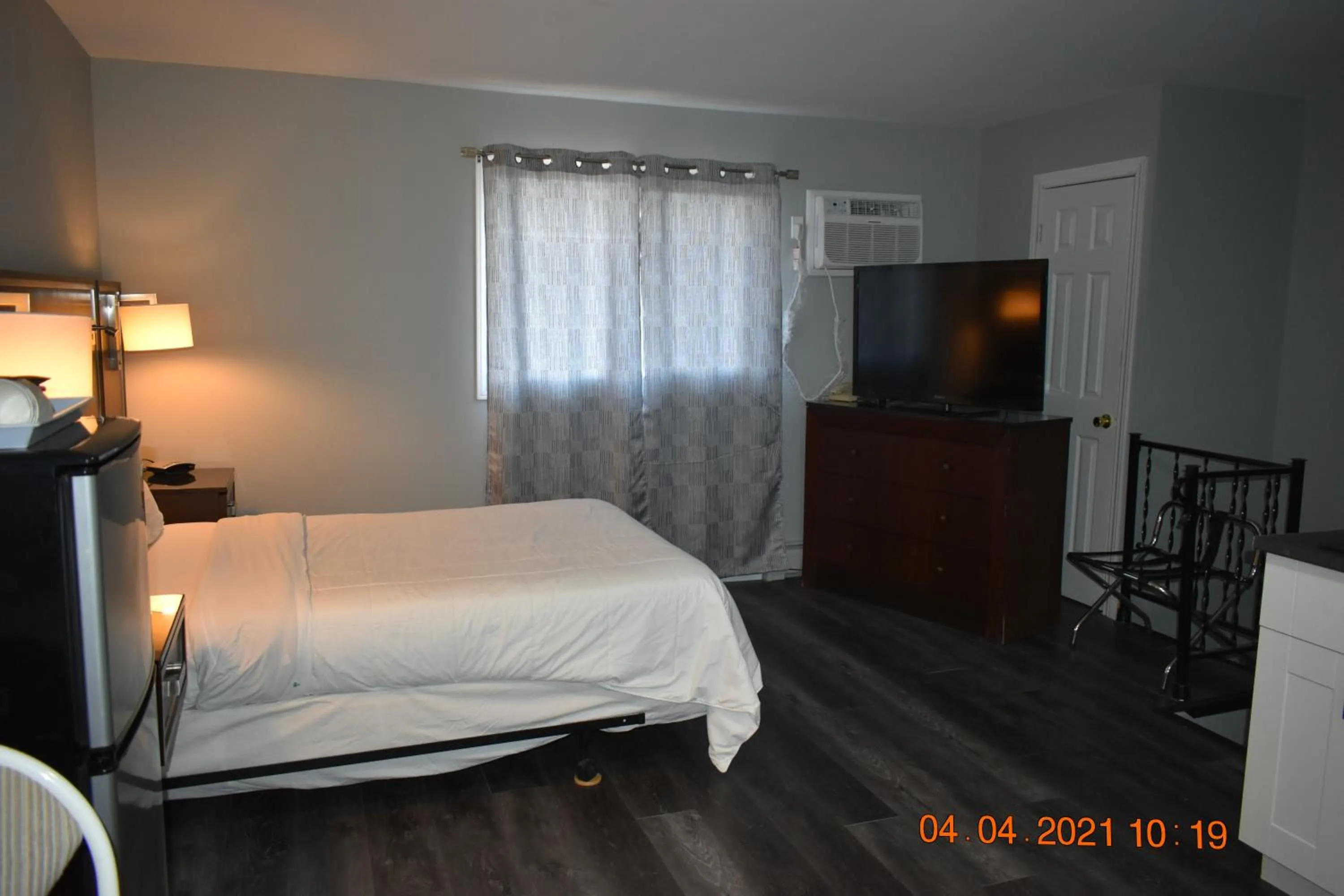 Bed in Time Travellers Motel