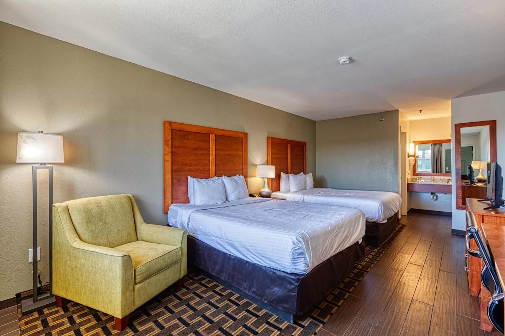 Queen Room with Two Queen Beds - Non-Smoking in The Hotel Serene Glendale Peoria, Surestay Collection by Best Western