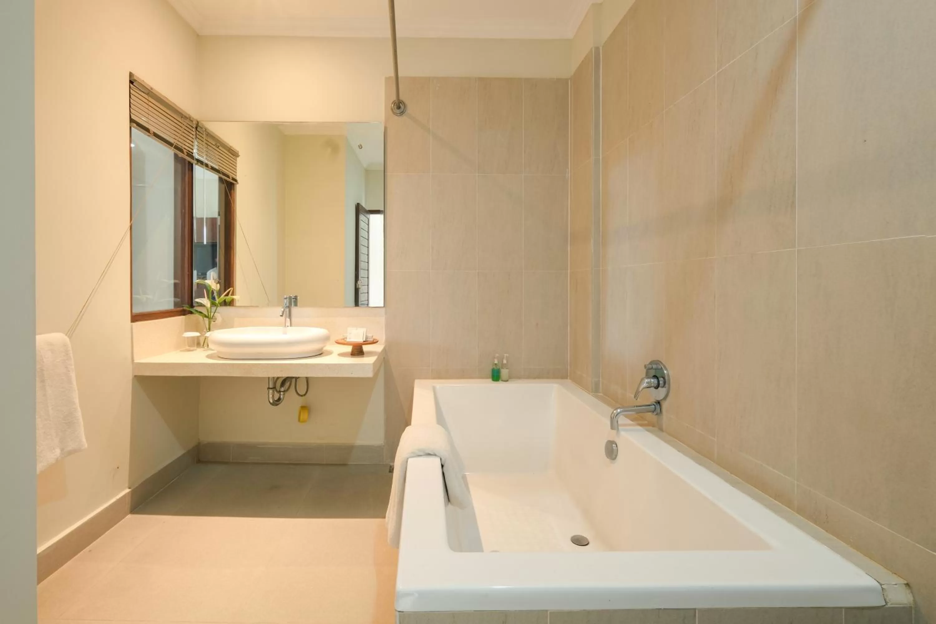 Bath in Artini Bisma Ubud Hotel