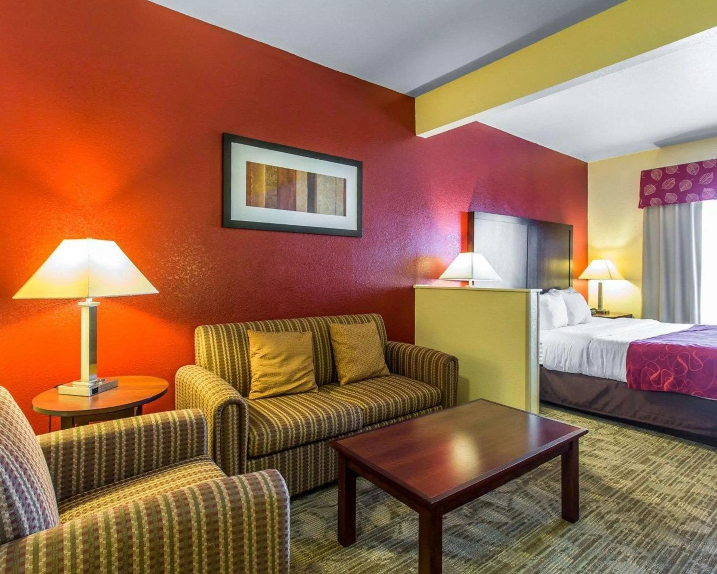 Photo of the whole room, Bed in Comfort Suites Palm Desert I-10