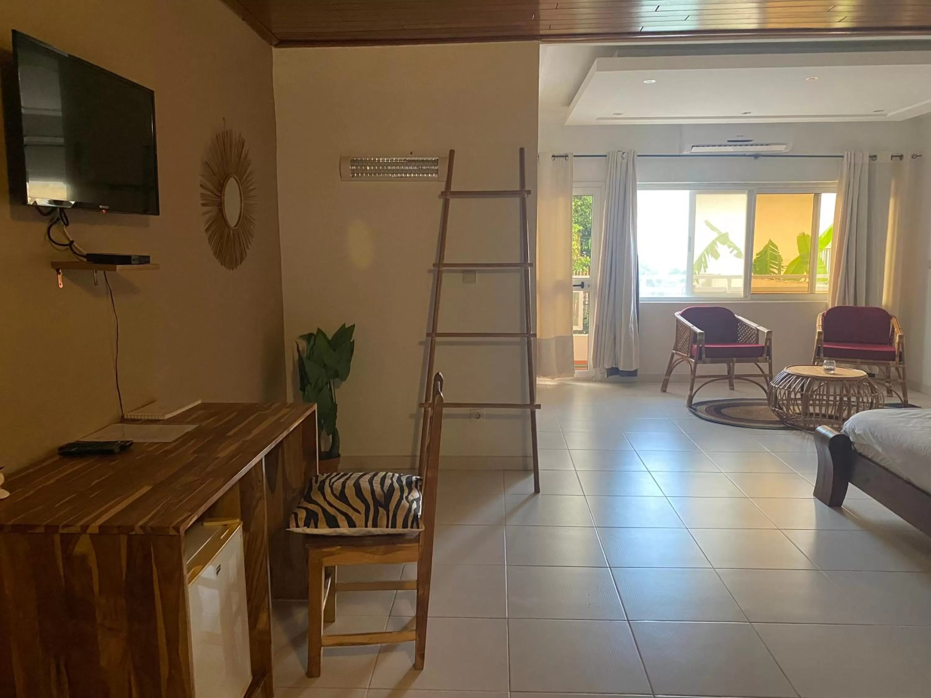 TV/Entertainment Center in L'Oasis Guesthouse