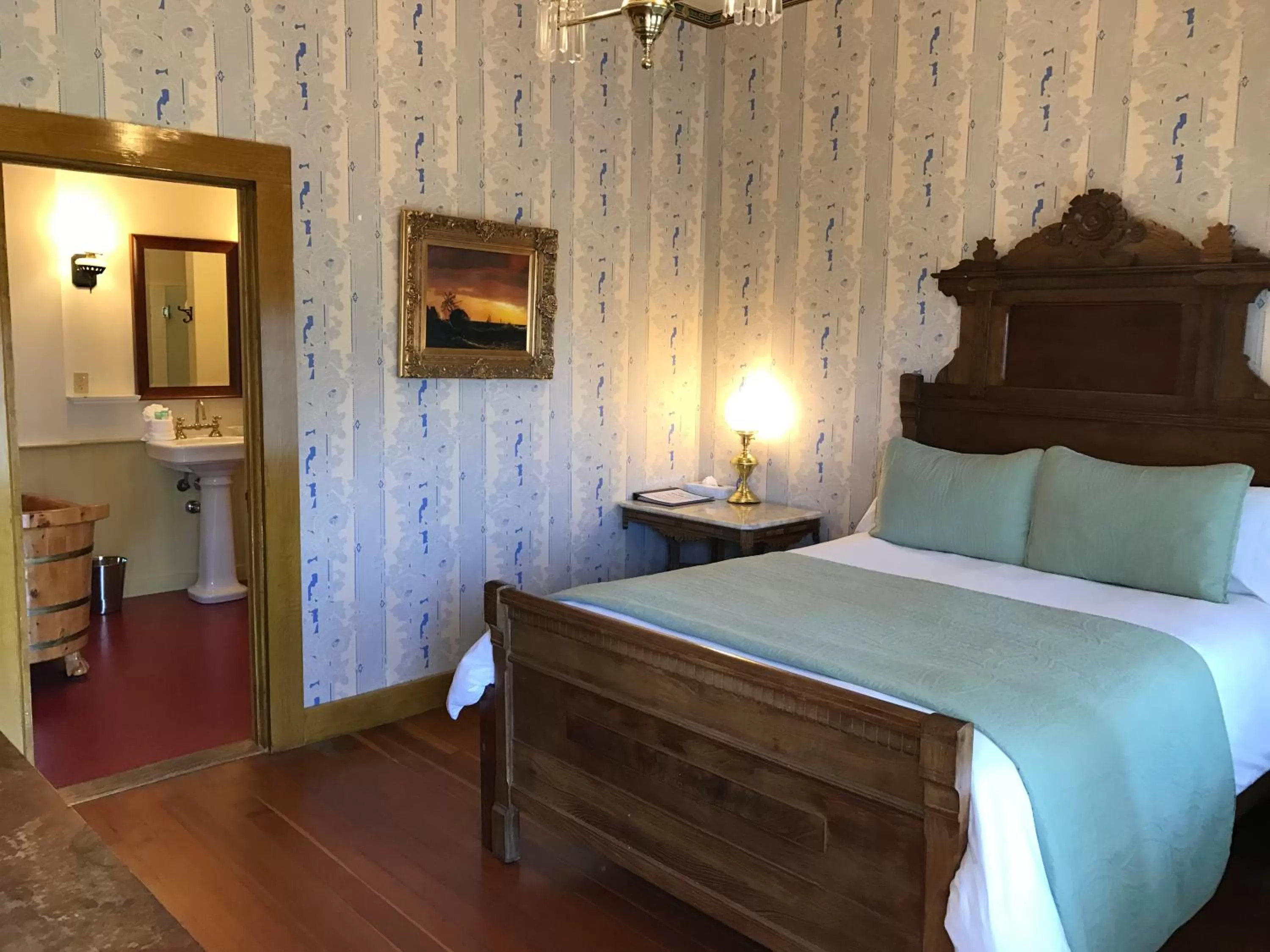 Photo of the whole room in Cosmopolitan Hotel