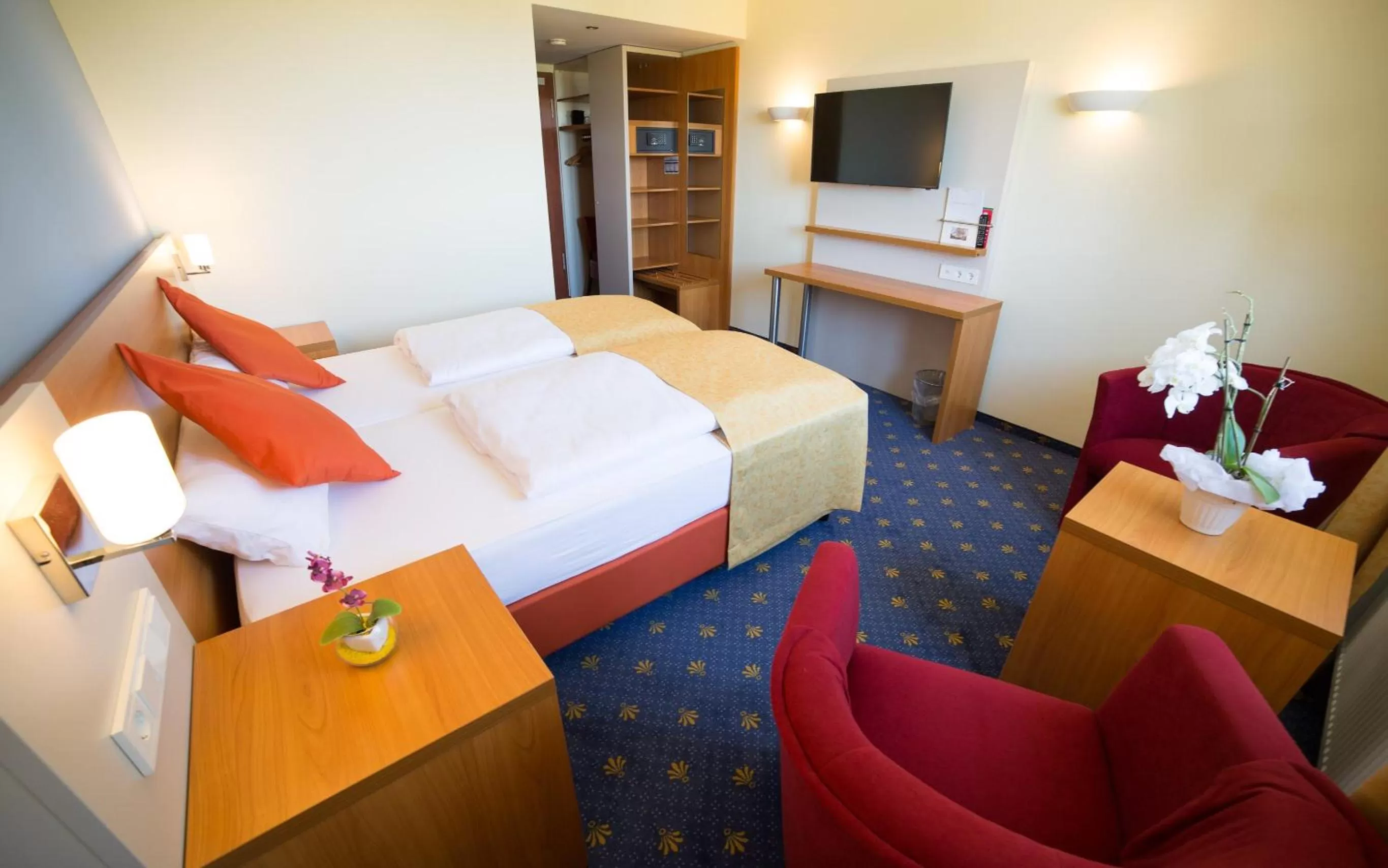 Photo of the whole room, Bed in Berghotel Tambach