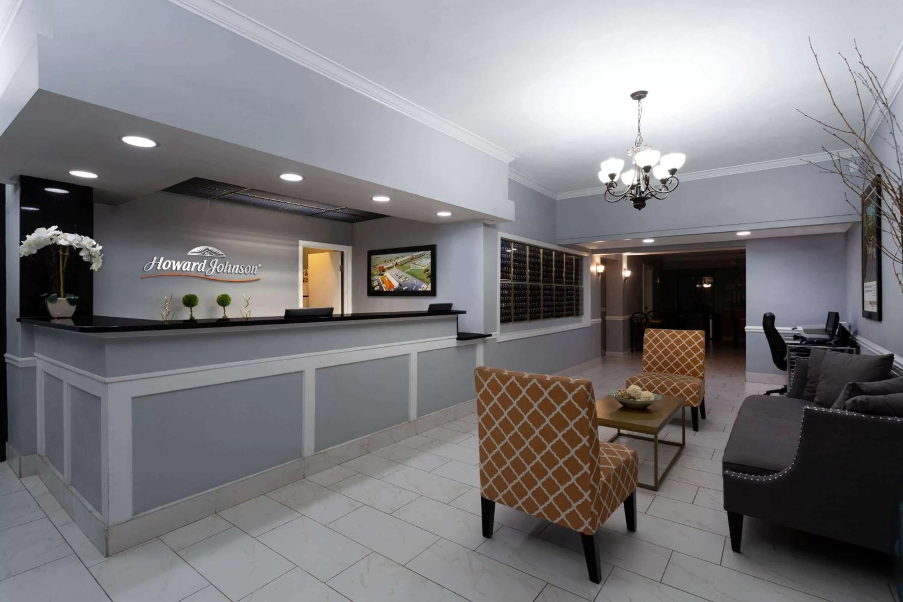 Lobby or reception in Howard Johnson by Wyndham Waukegan Great Lakes