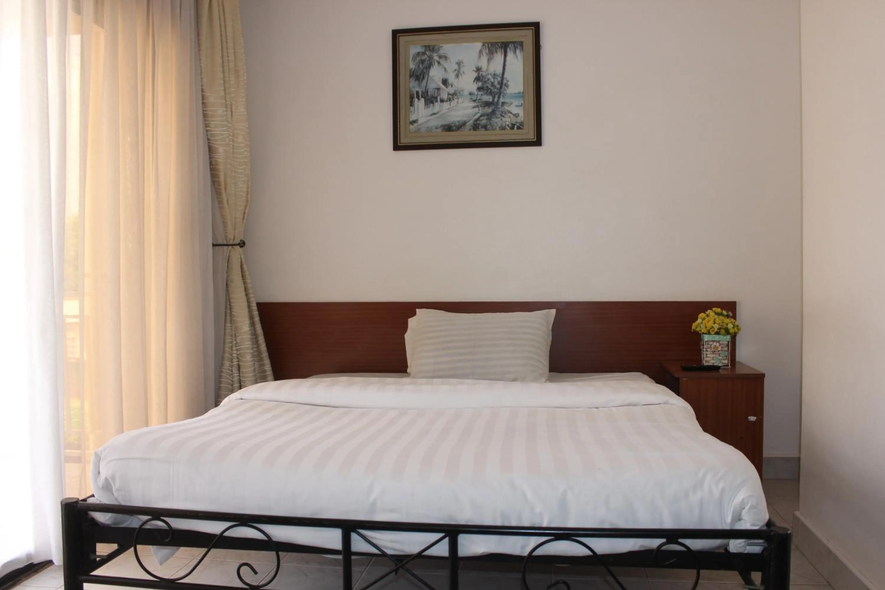 Bedroom, Bed in Sky Hotel International