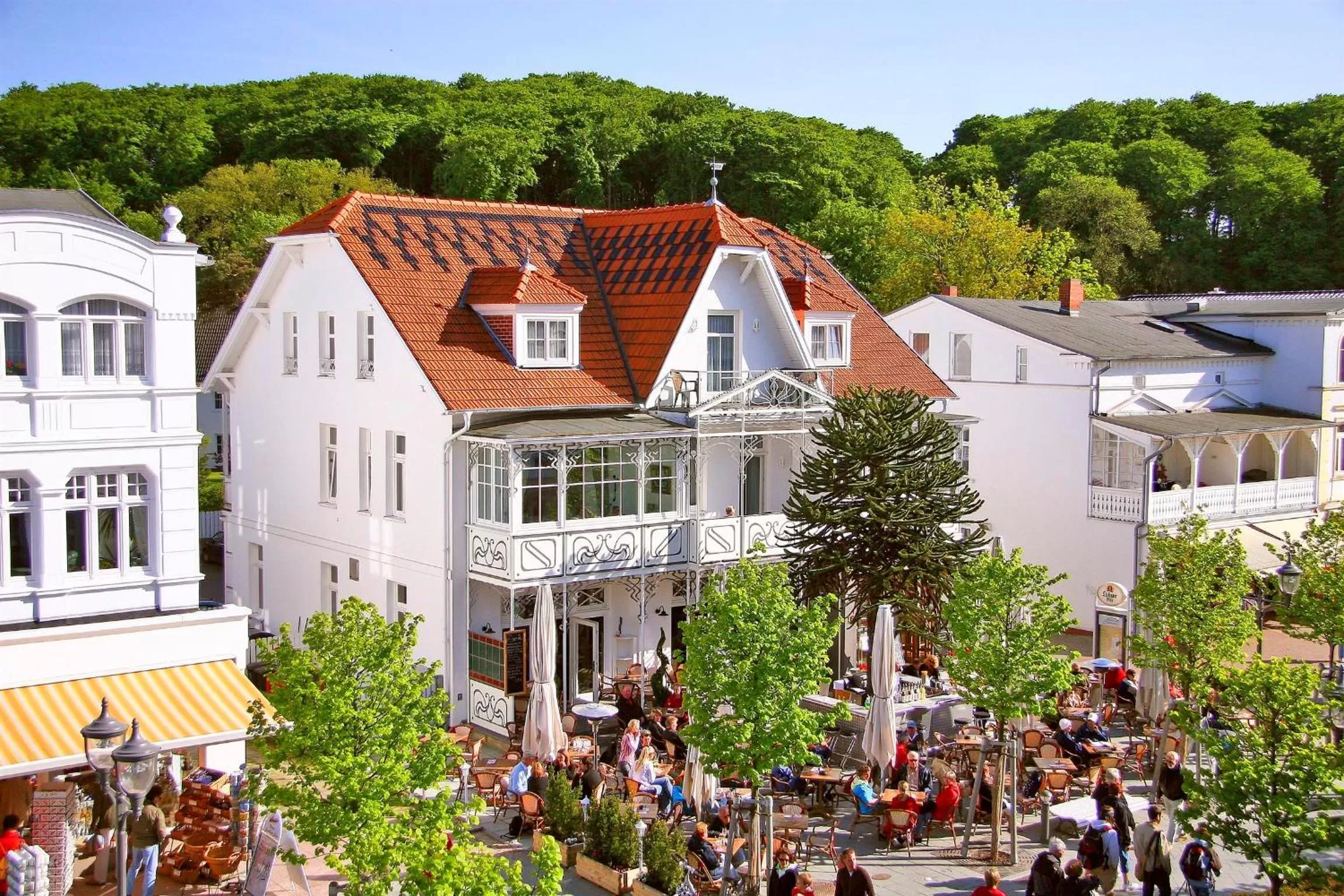 Facade/entrance, Bird's-eye View in Hotel Villa Neander