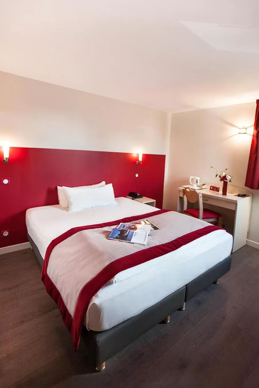 Bedroom, Bed in Hôtel l'Amandier