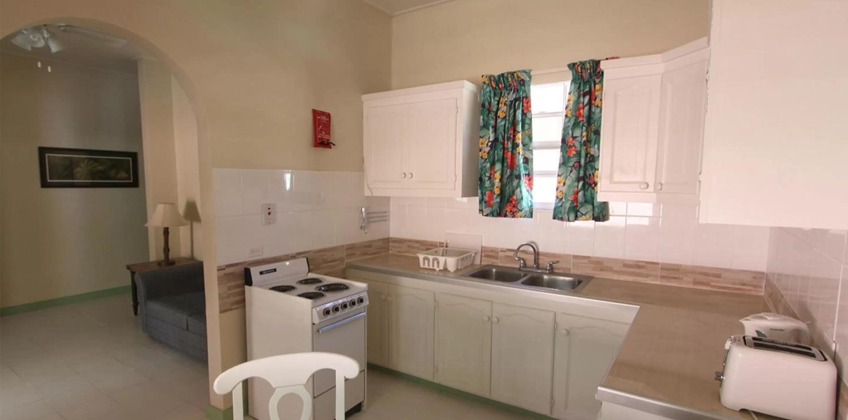 Kitchen or kitchenette in Worthing Court Apartment Hotel